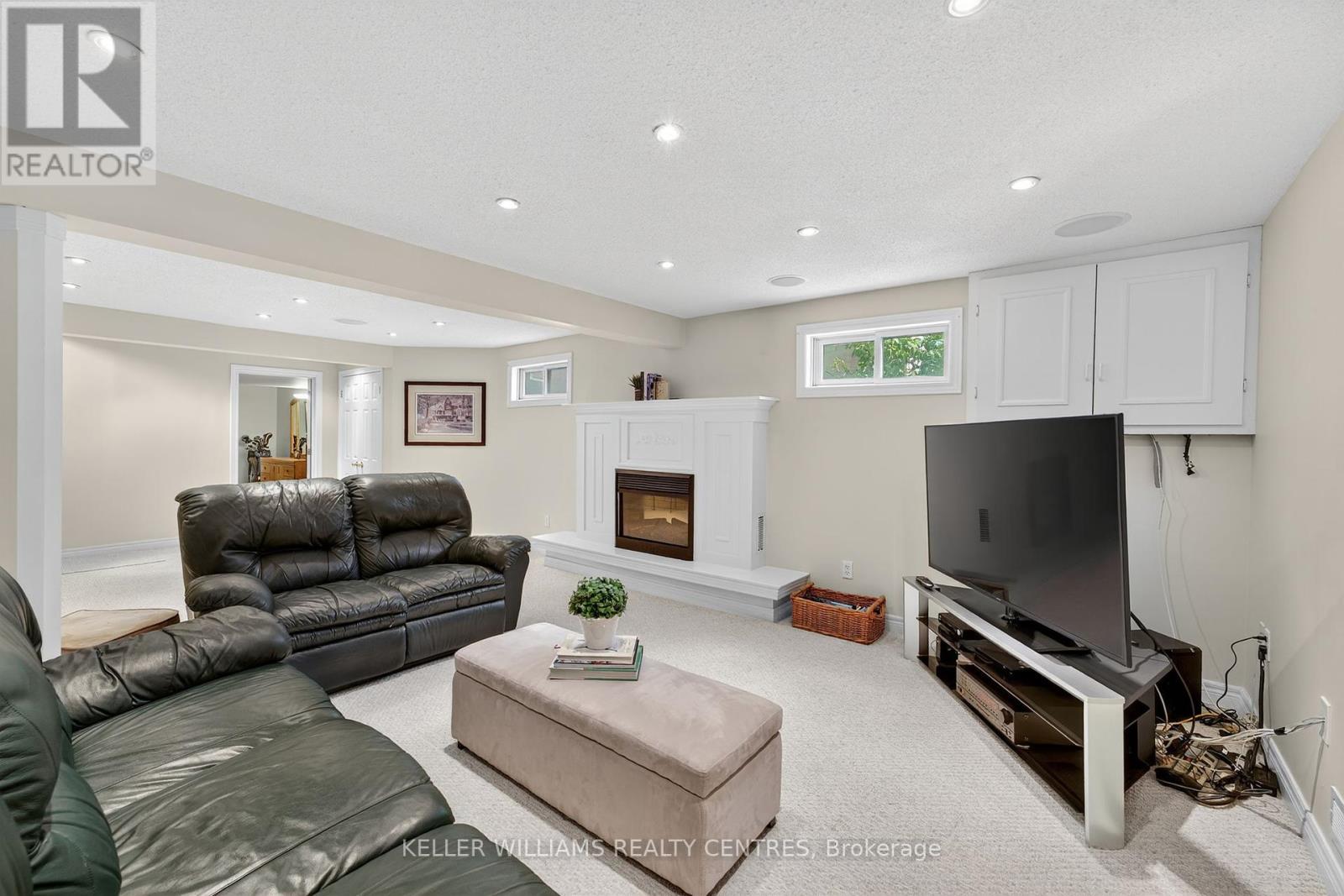 Photo 26 of 54 Devins Drive, Aurora ON