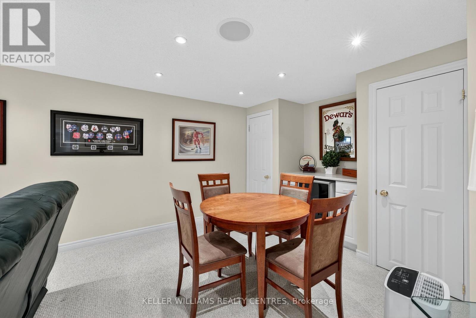 Photo 4 of 54 Devins Drive, Aurora ON
