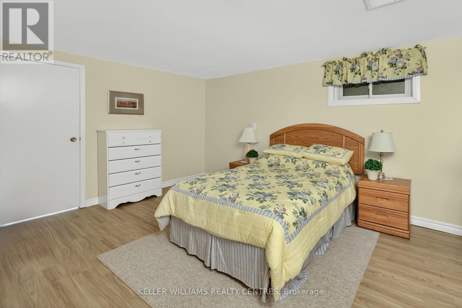 Photo 36 of 54 Devins Drive, Aurora ON