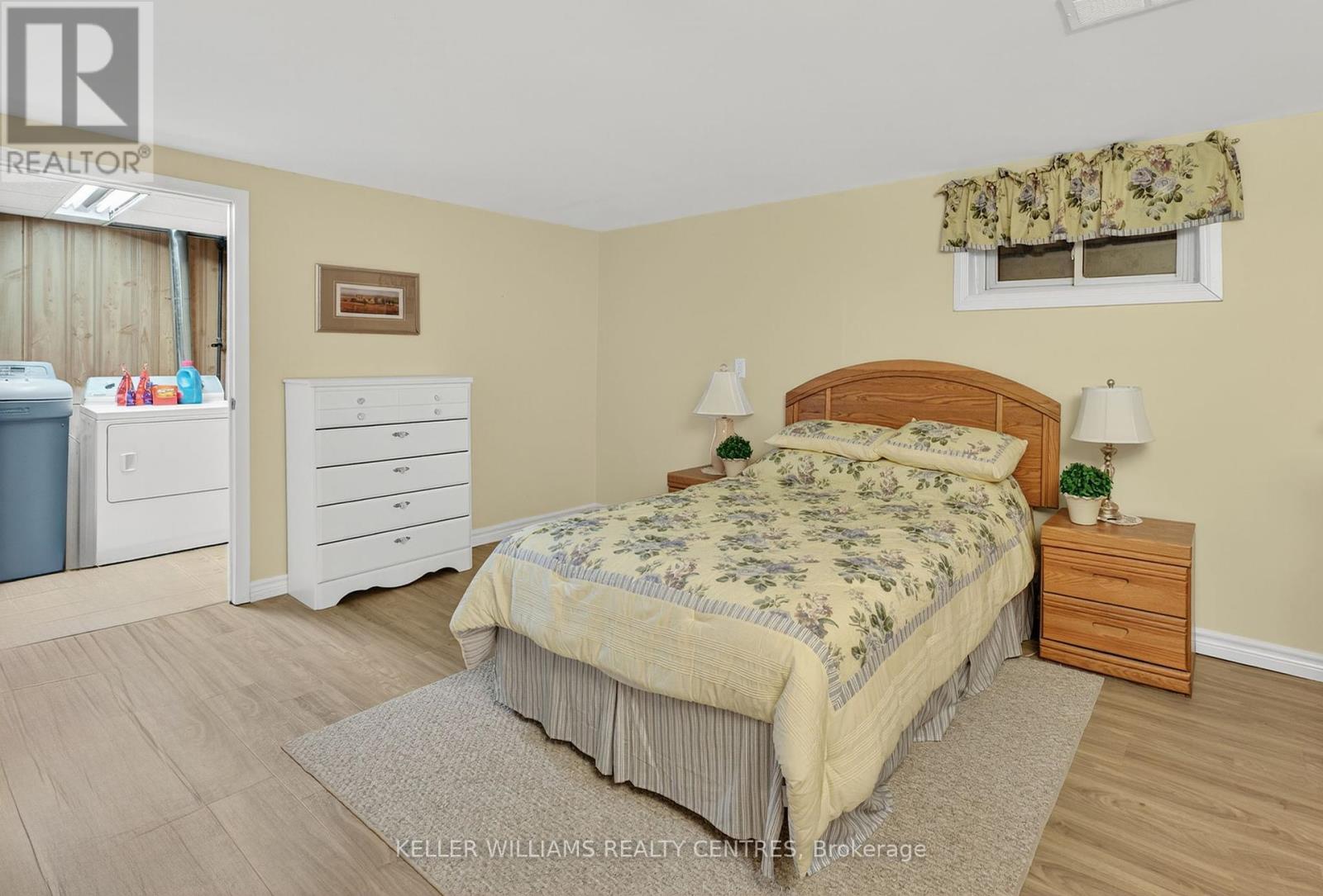 Photo 19 of 54 Devins Drive, Aurora ON