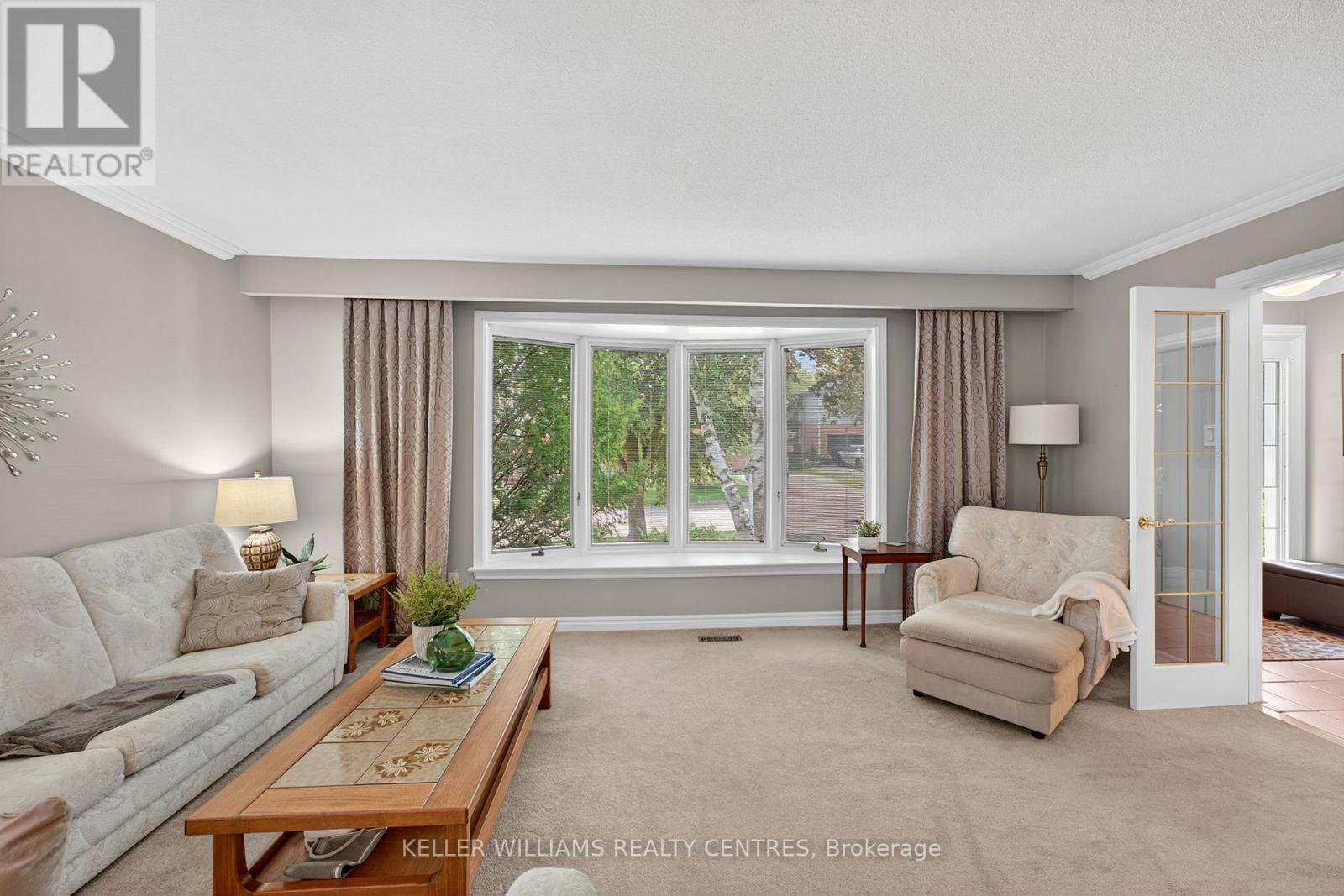 Photo 18 of 54 Devins Drive, Aurora ON