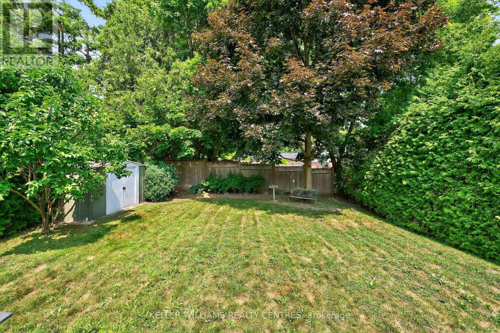 Photo 11 of 54 Devins Drive, Aurora ON