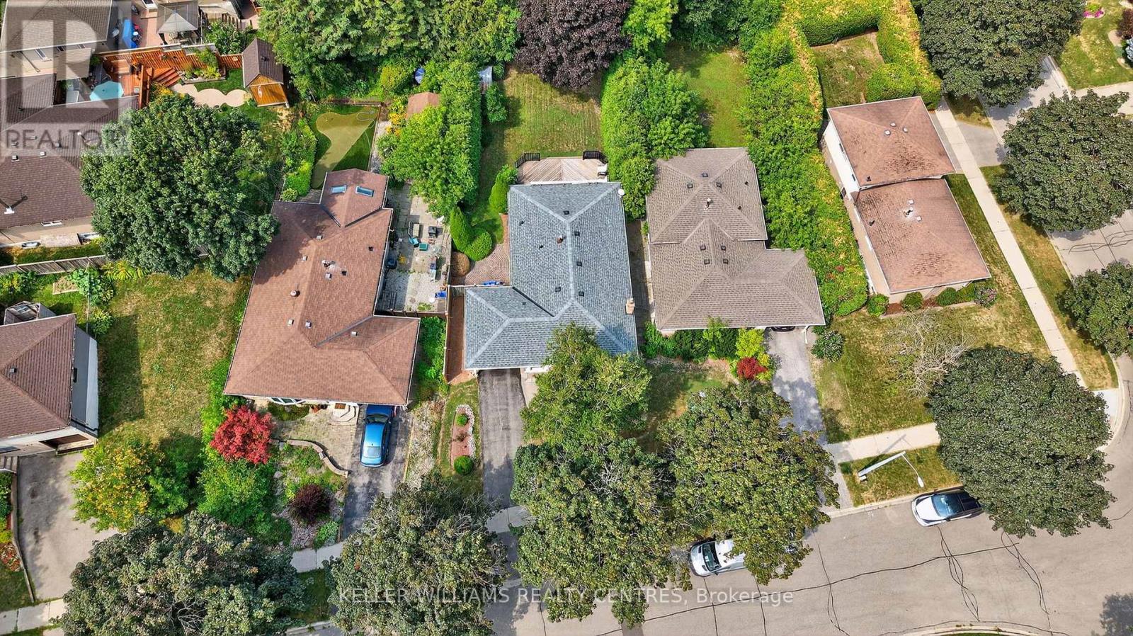 Photo 2 of 54 Devins Drive, Aurora ON