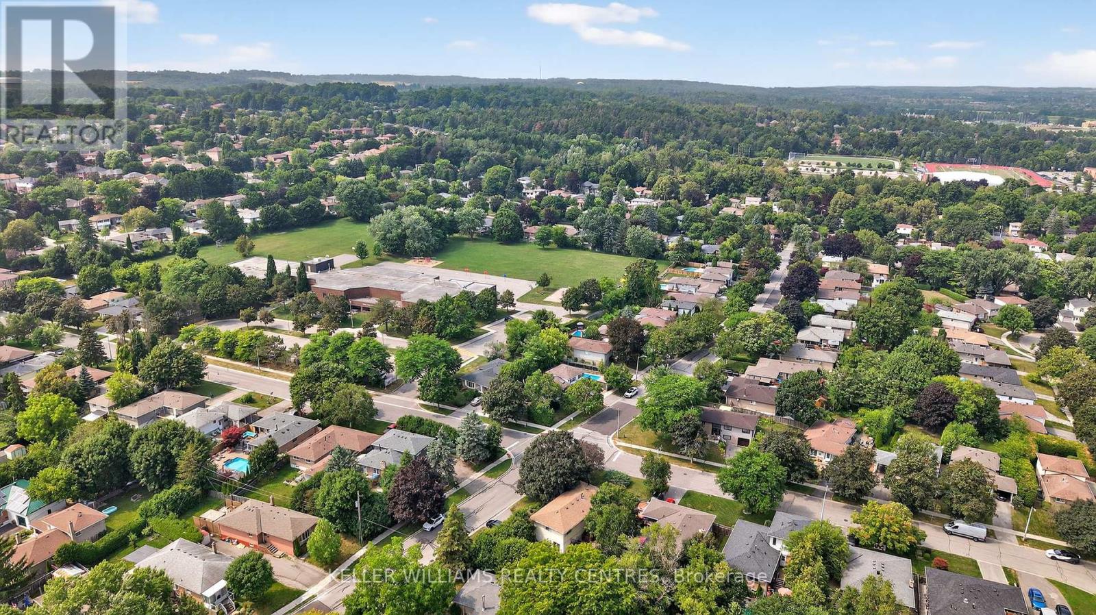 Photo 21 of 54 Devins Drive, Aurora ON