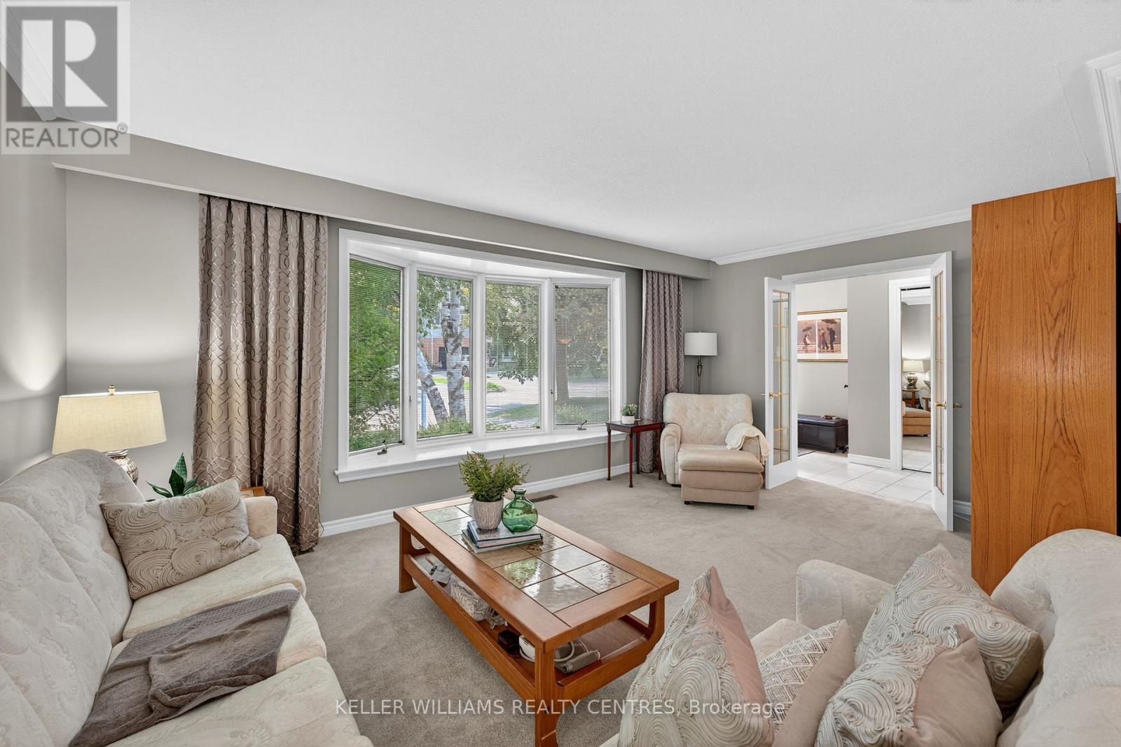 Photo 33 of 54 Devins Drive, Aurora ON
