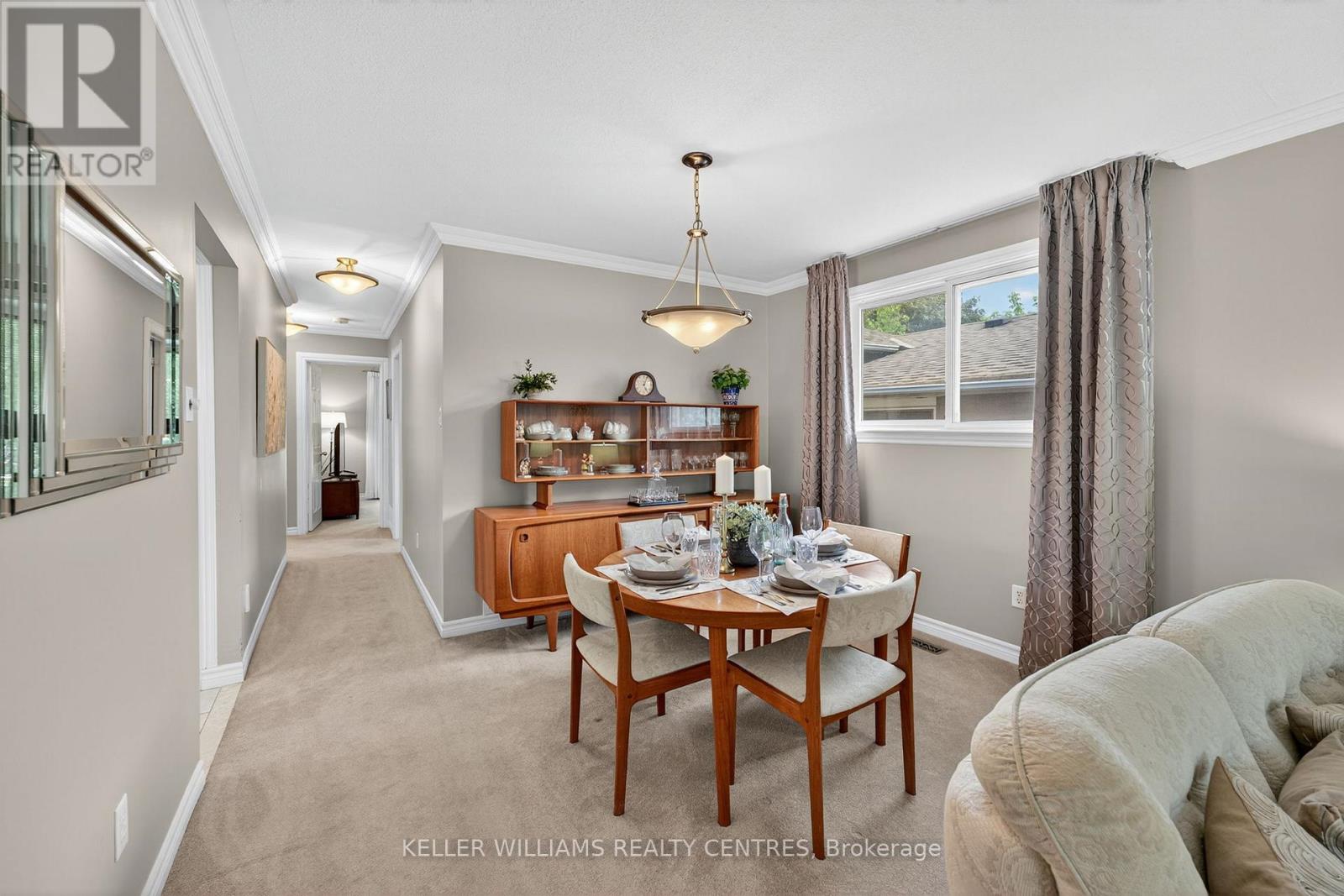 Photo 16 of 54 Devins Drive, Aurora ON