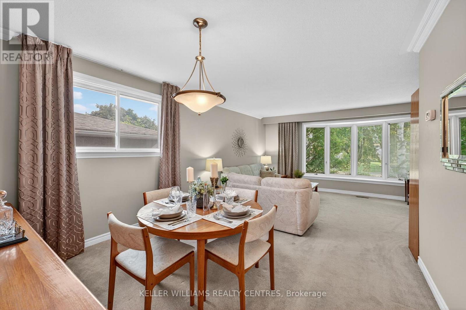 Photo 27 of 54 Devins Drive, Aurora ON