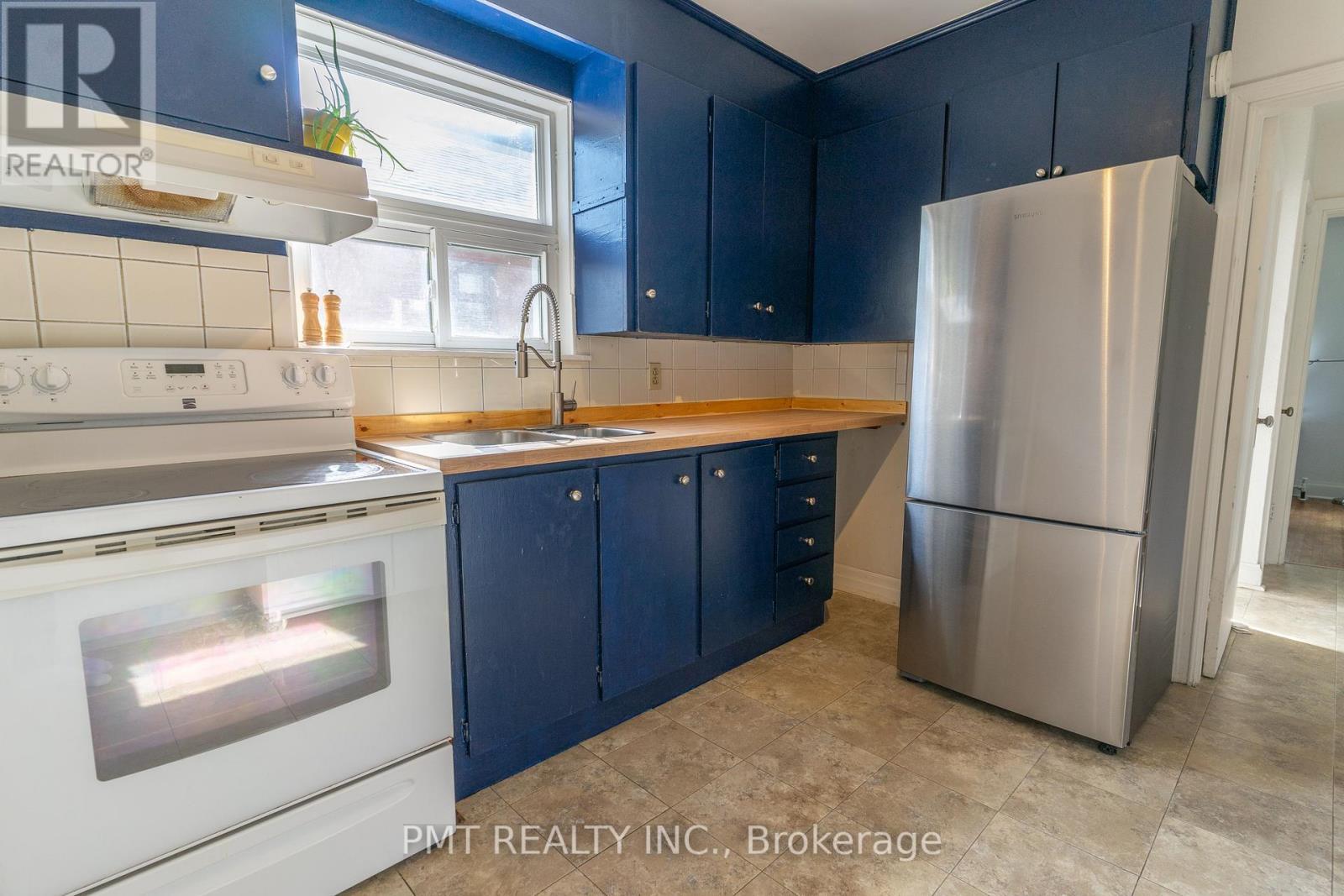 Photo 5 of 80 Queens Avenue, Toronto ON