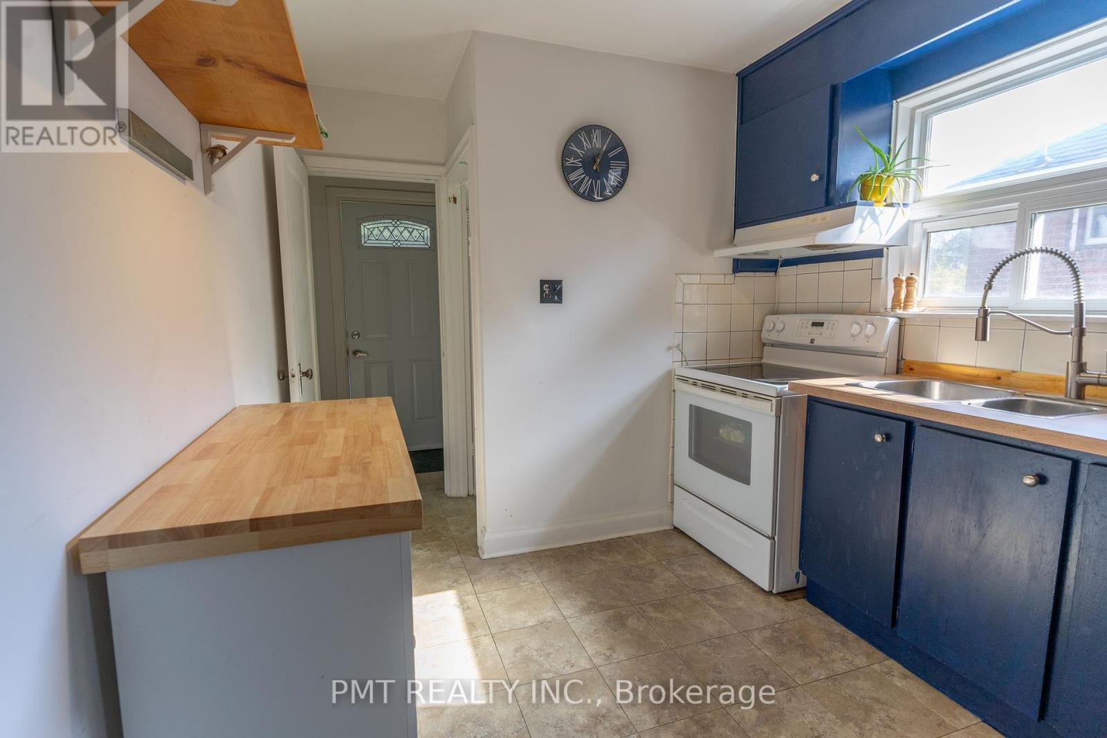 Photo 17 of 80 Queens Avenue, Toronto ON