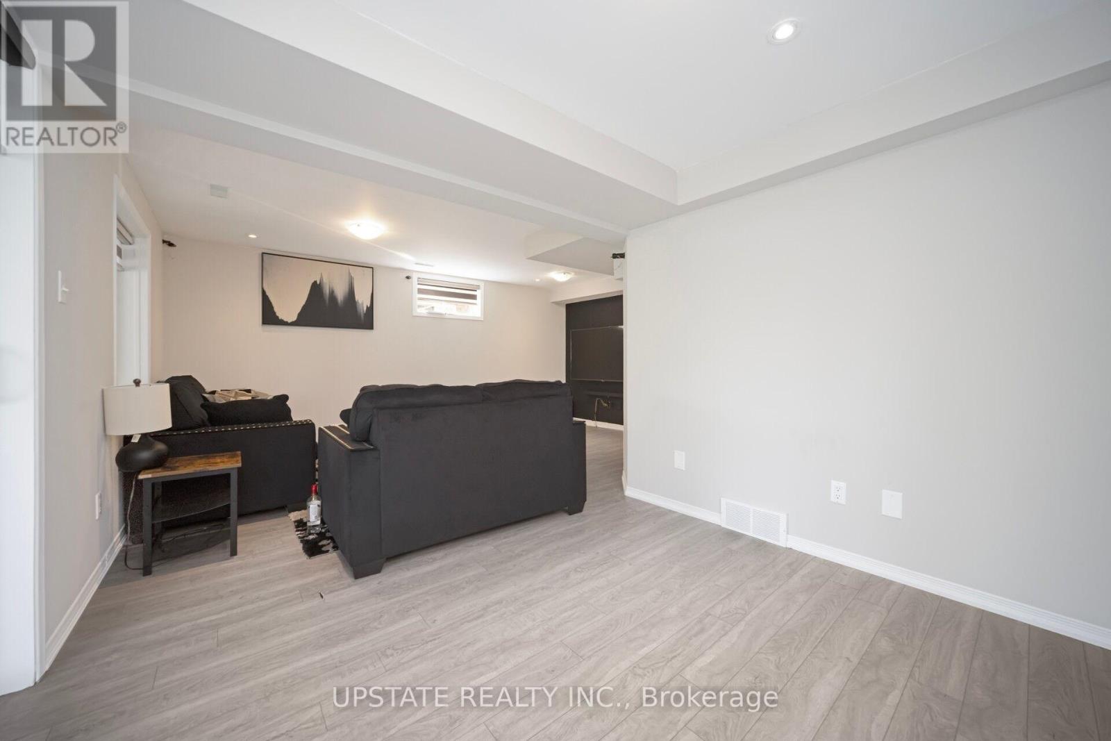 Photo 20 of 16 Settlers Road, Orangeville ON