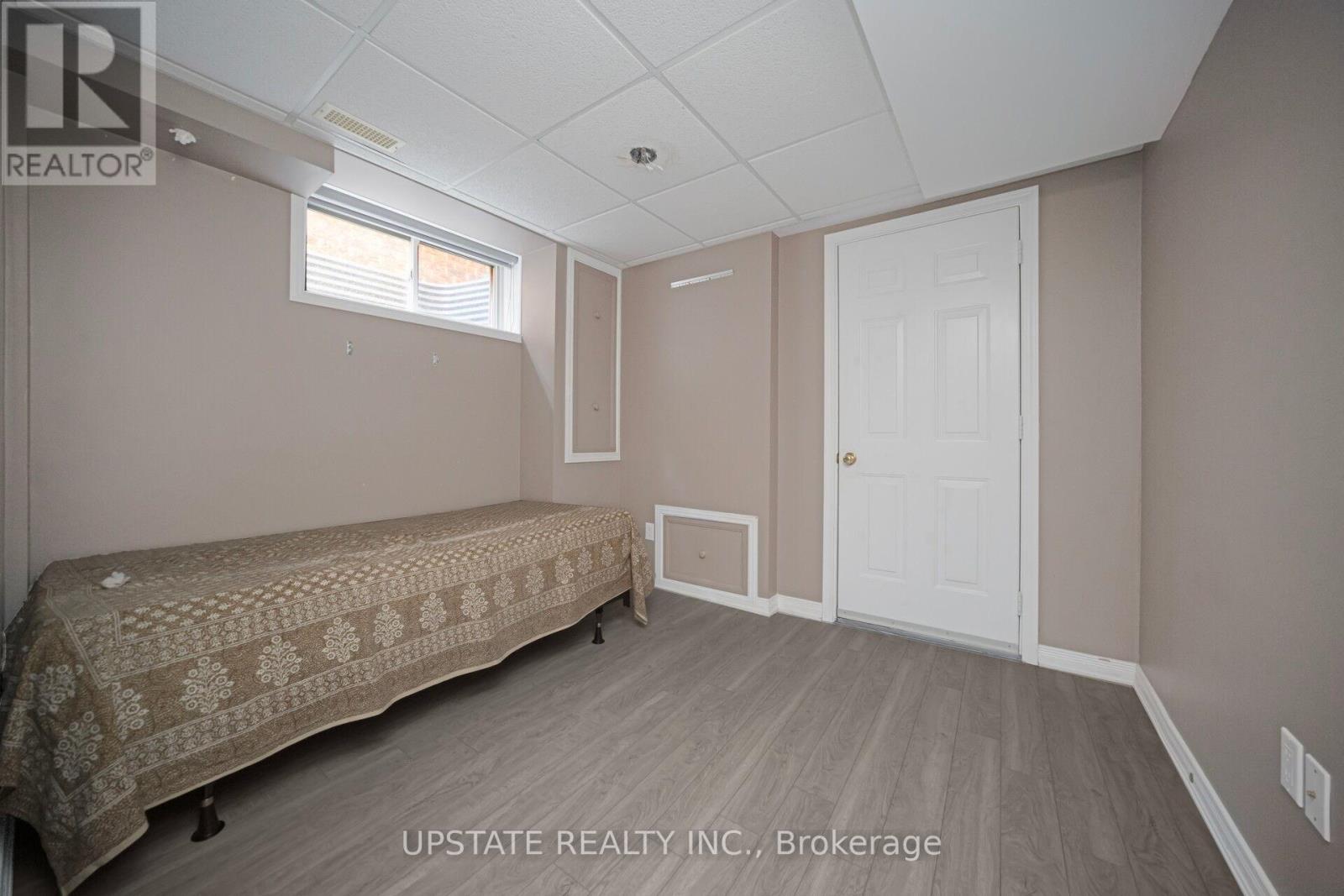 Photo 36 of 16 Settlers Road, Orangeville ON