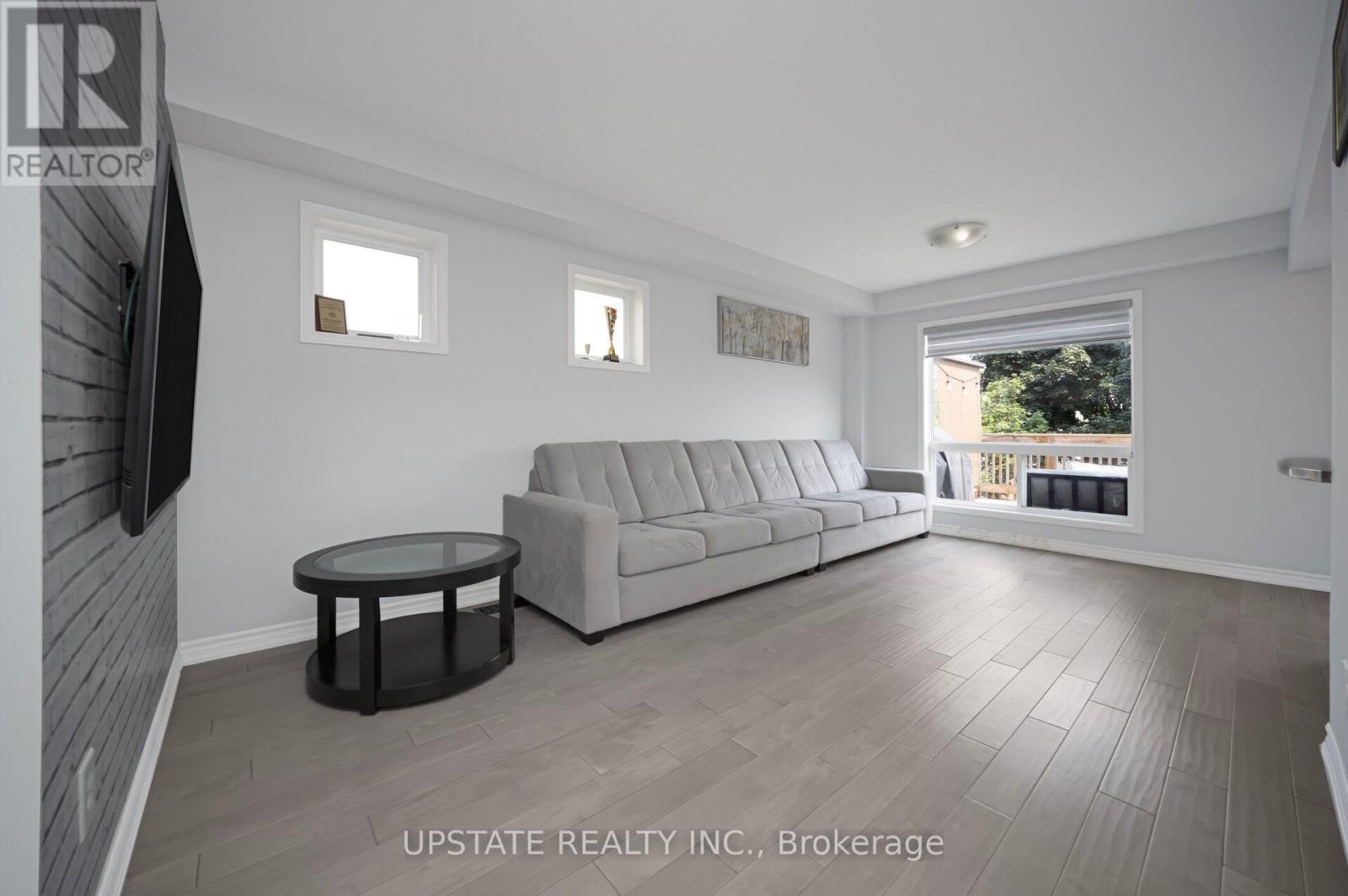 Photo 31 of 16 Settlers Road, Orangeville ON
