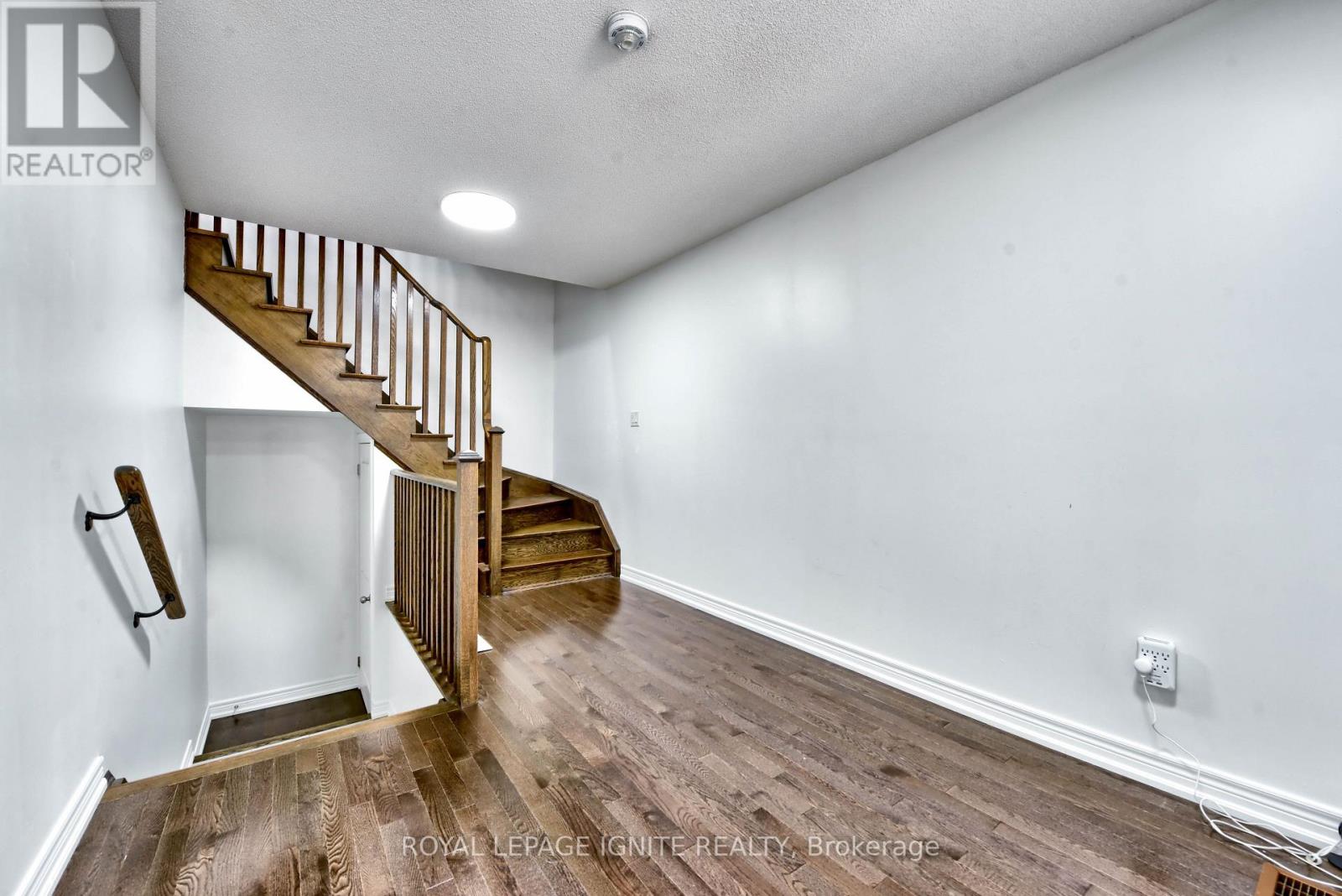 Photo 10 of 25 Haymarket Drive, Brampton ON