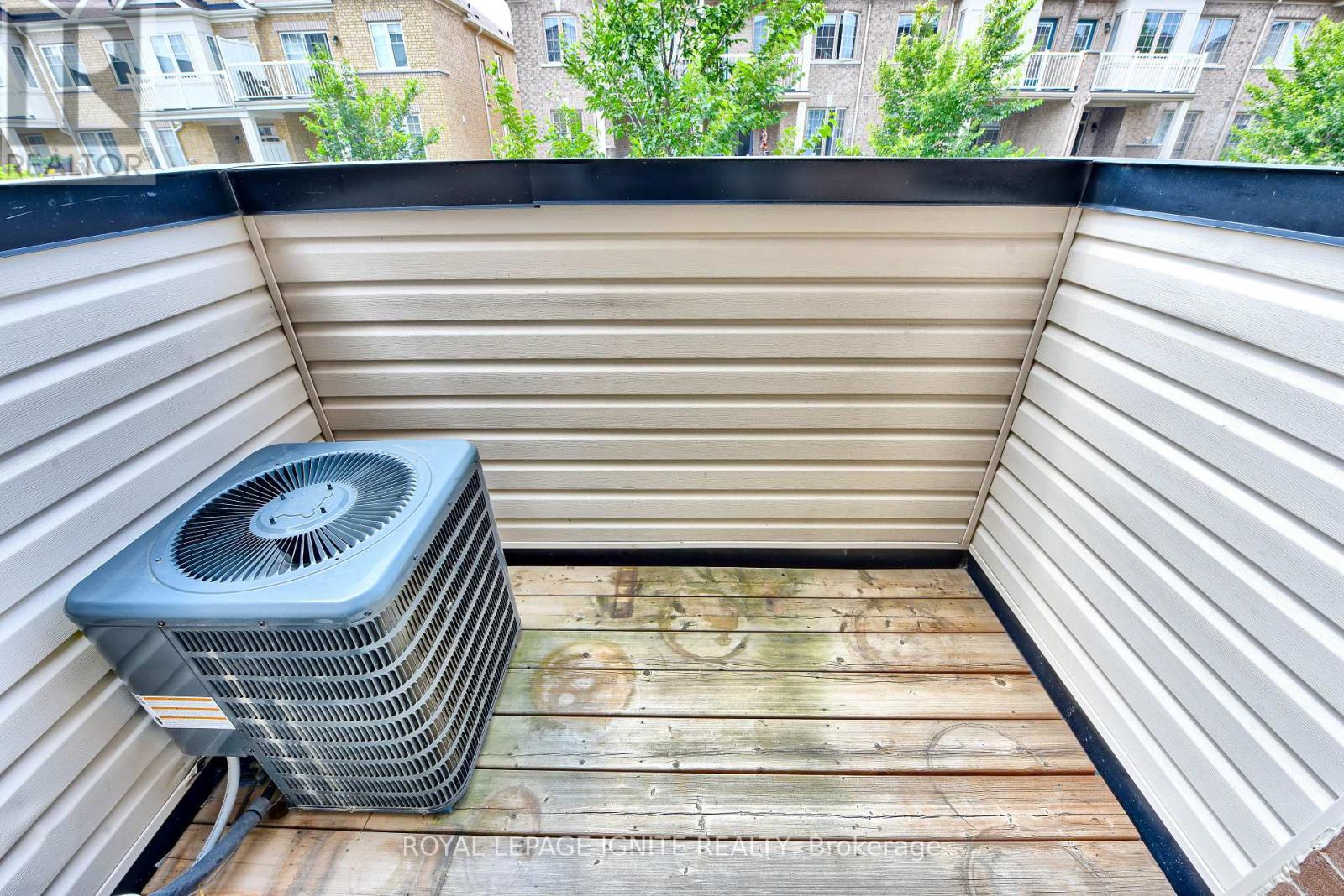 Photo 23 of 25 Haymarket Drive, Brampton ON