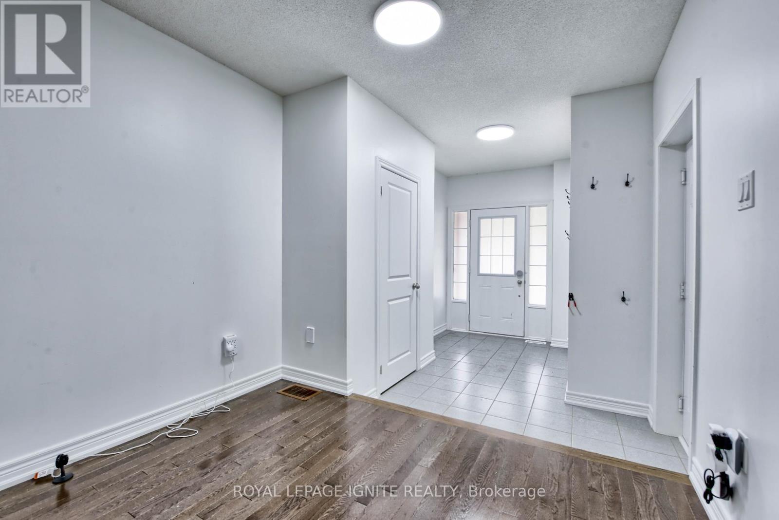 Photo 5 of 25 Haymarket Drive, Brampton ON