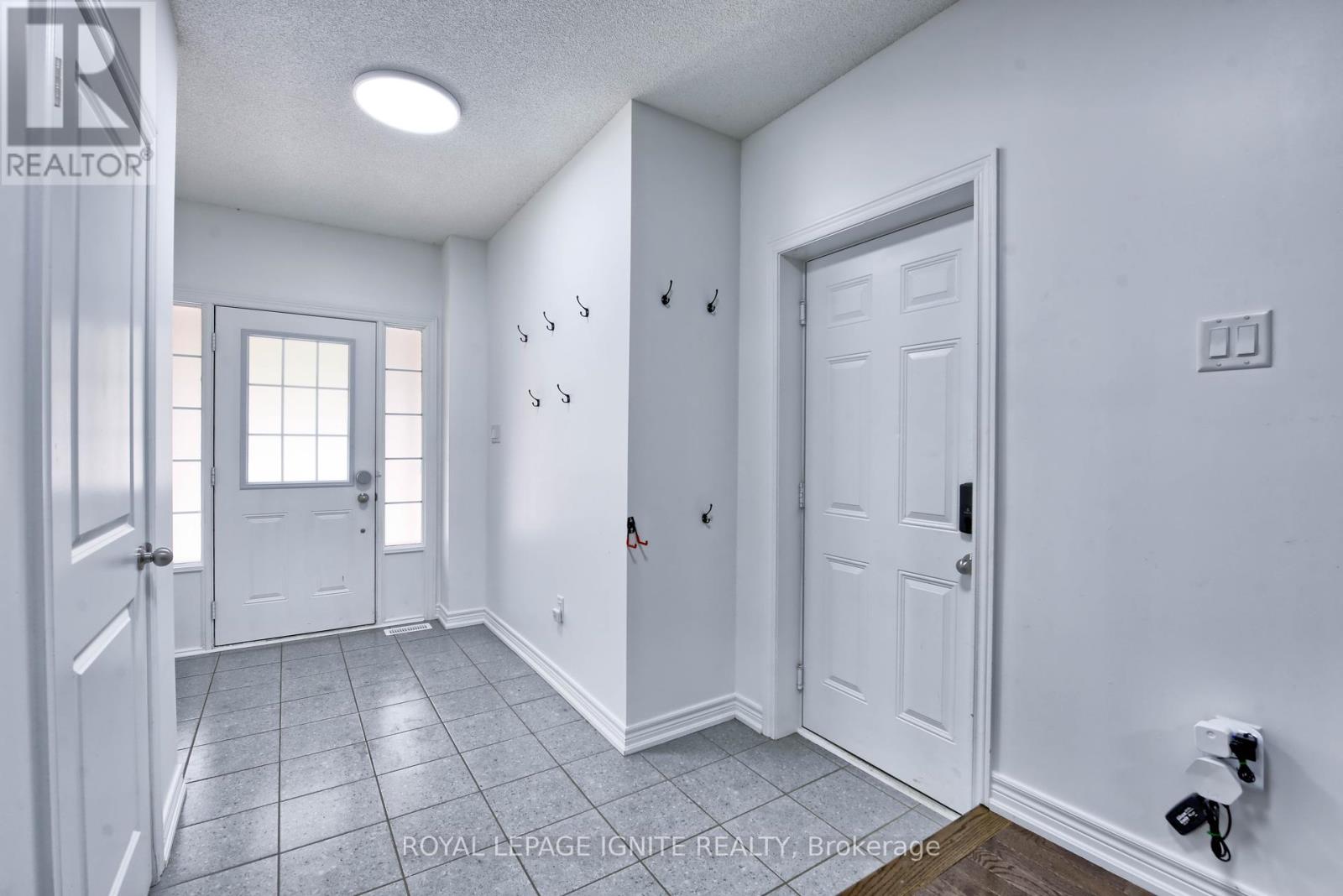 Photo 6 of 25 Haymarket Drive, Brampton ON
