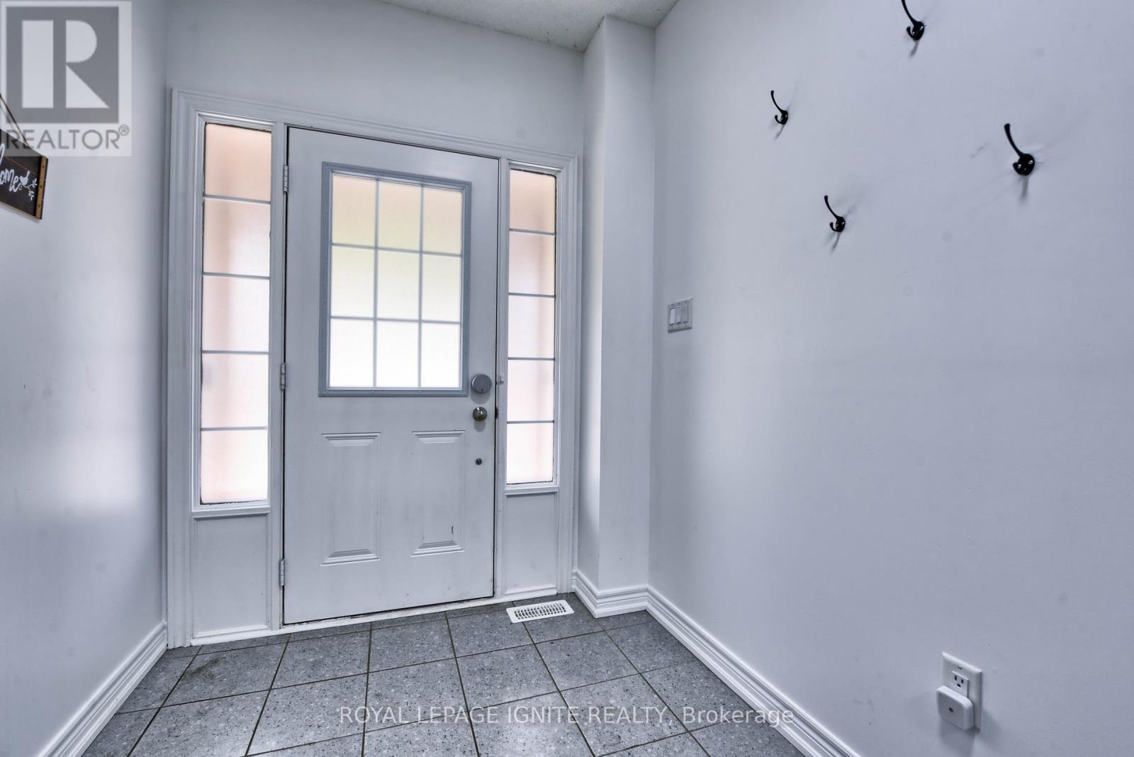 Photo 7 of 25 Haymarket Drive, Brampton ON