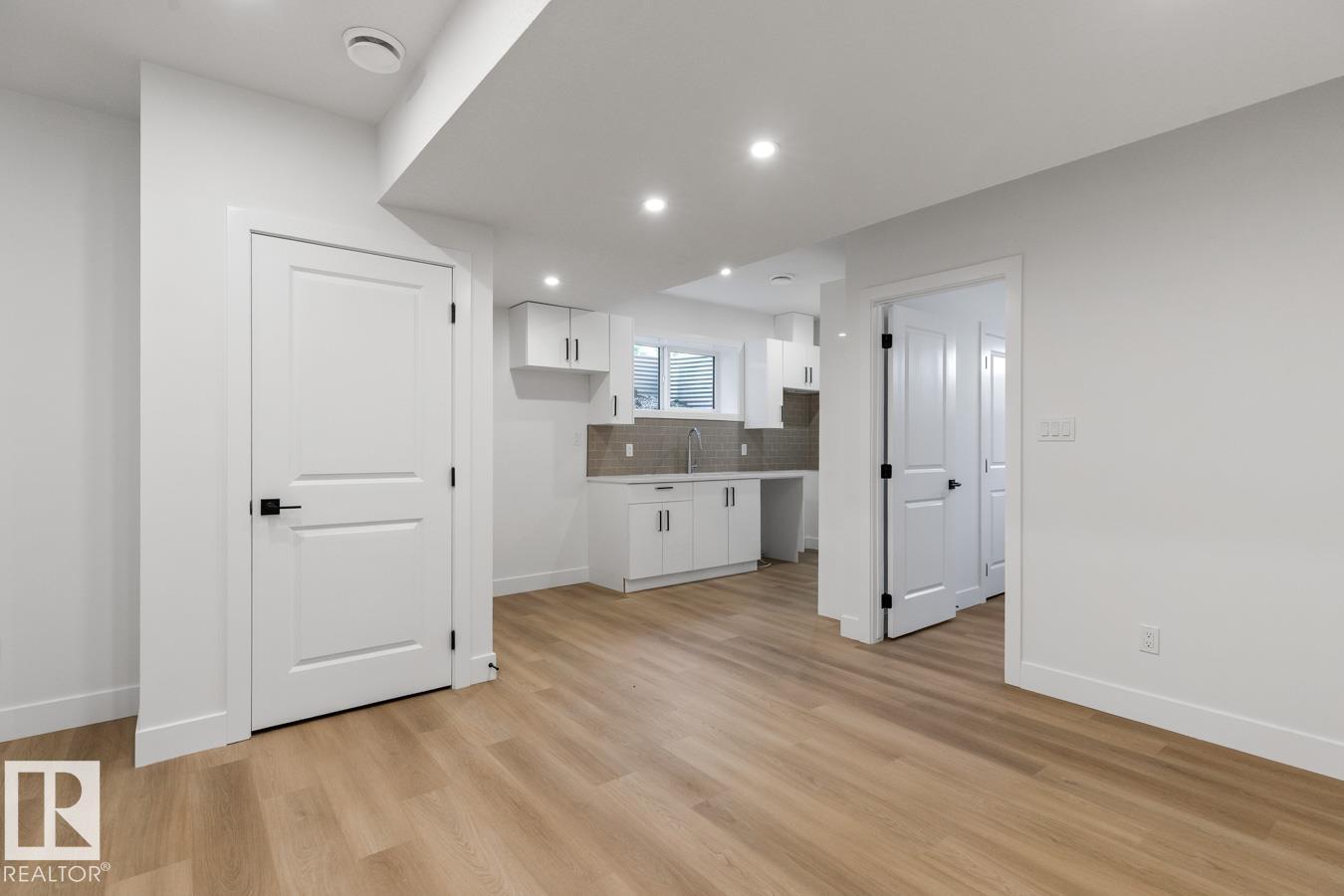 Photo 4 of 7908 75 St Nw, Edmonton AB