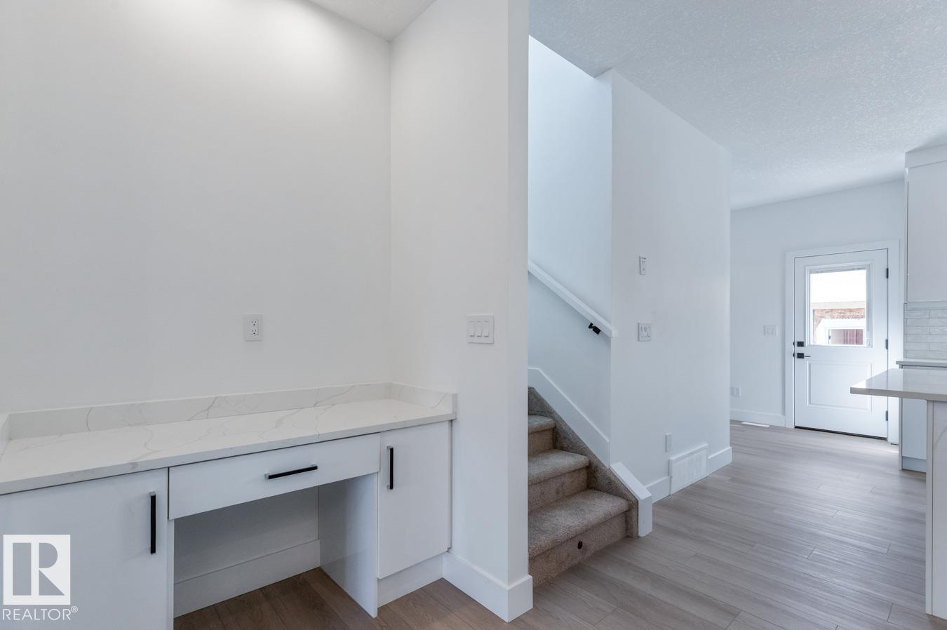 Photo 8 of 7906 75 St Nw, Edmonton AB