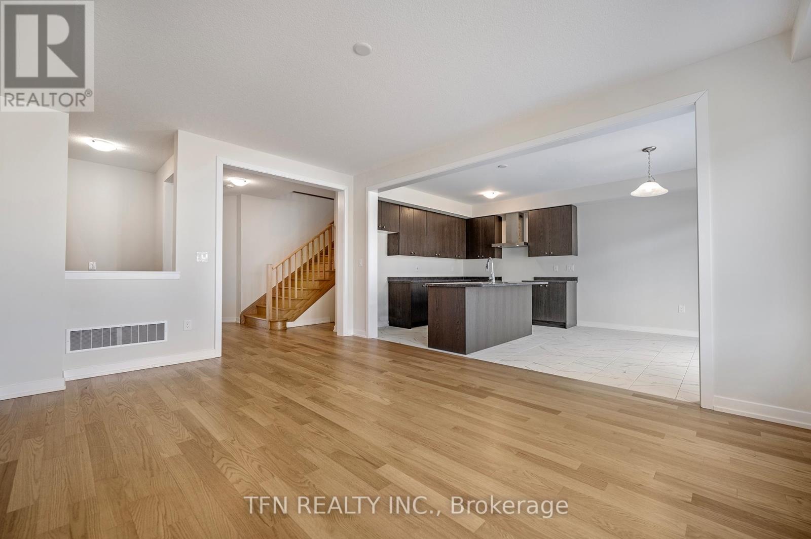 Photo 29 of 71 Wintergreen Crescent, Haldimand ON