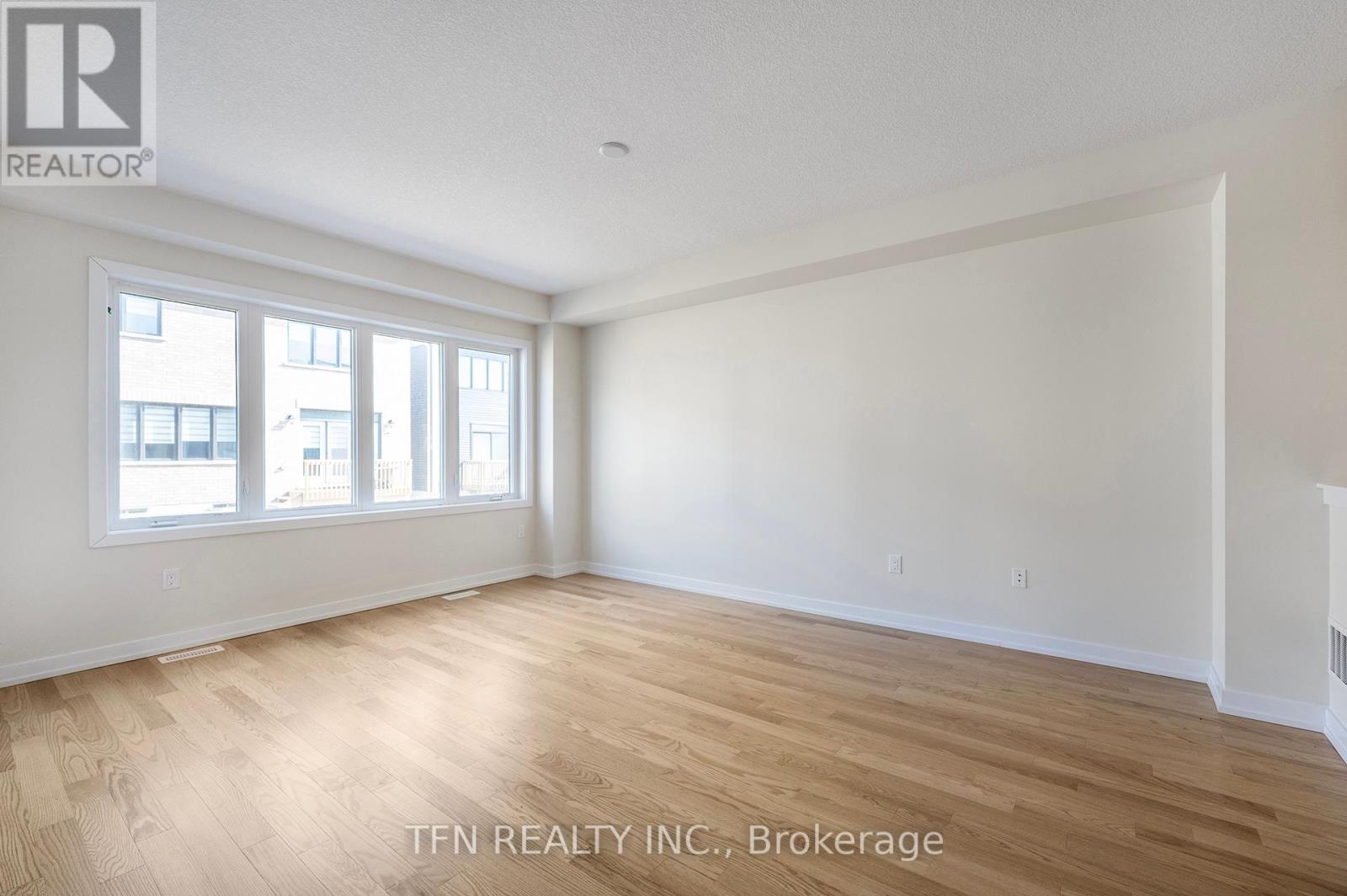 Photo 21 of 71 Wintergreen Crescent, Haldimand ON