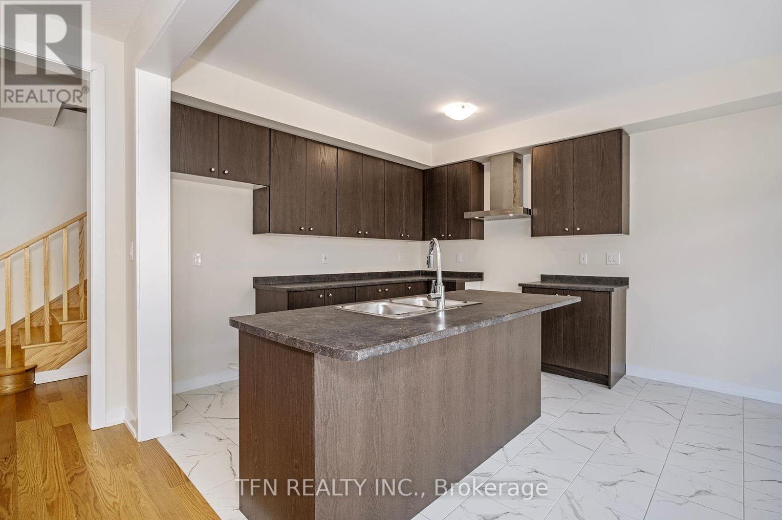 Photo 7 of 71 Wintergreen Crescent, Haldimand ON