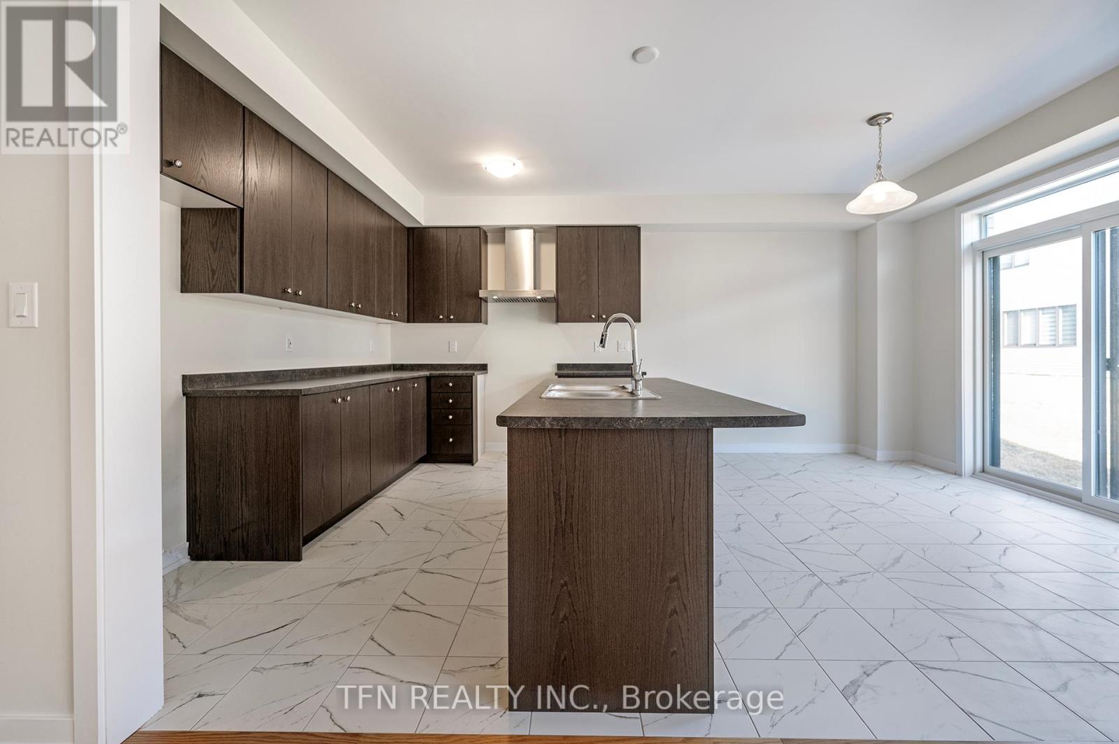 Photo 12 of 71 Wintergreen Crescent, Haldimand ON
