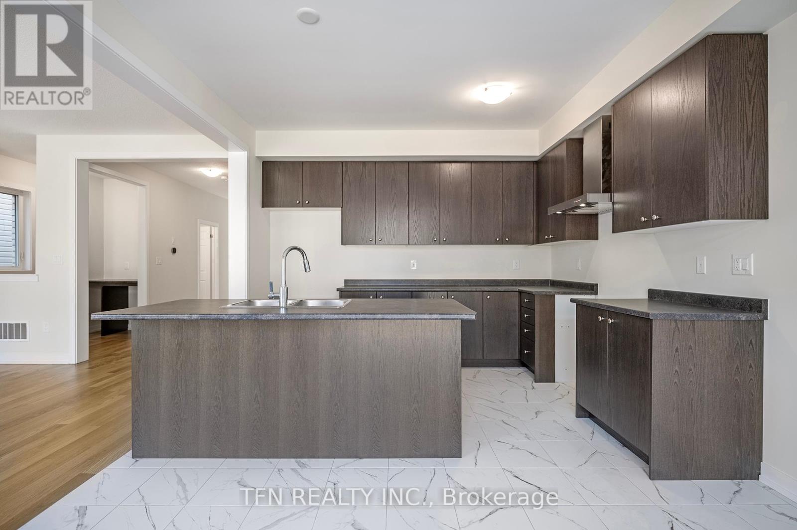 Photo 39 of 71 Wintergreen Crescent, Haldimand ON