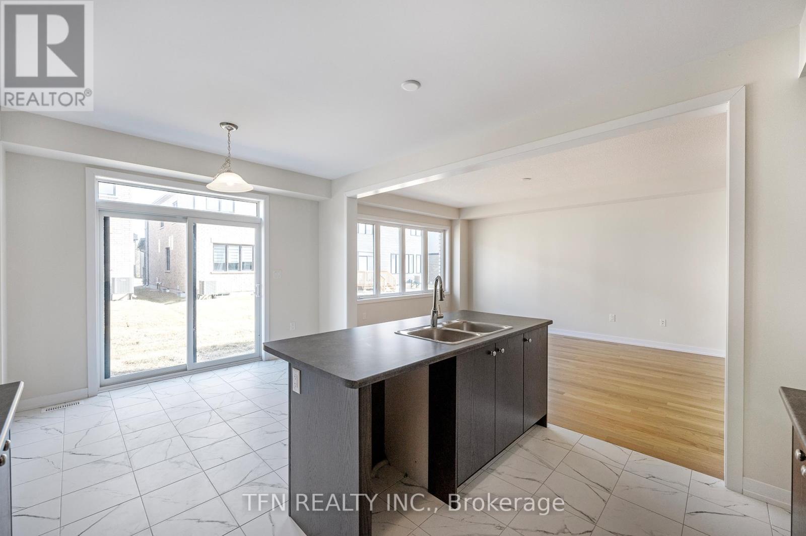 Photo 16 of 71 Wintergreen Crescent, Haldimand ON