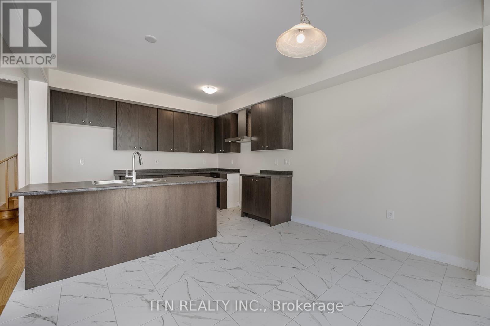 Photo 18 of 71 Wintergreen Crescent, Haldimand ON