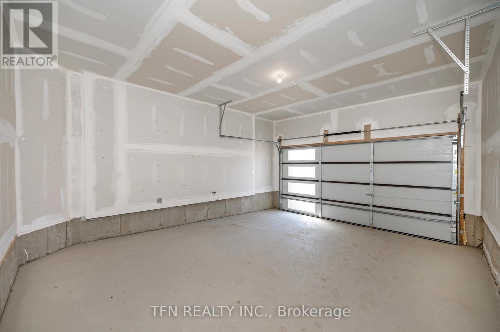Photo 50 of 71 Wintergreen Crescent, Haldimand ON