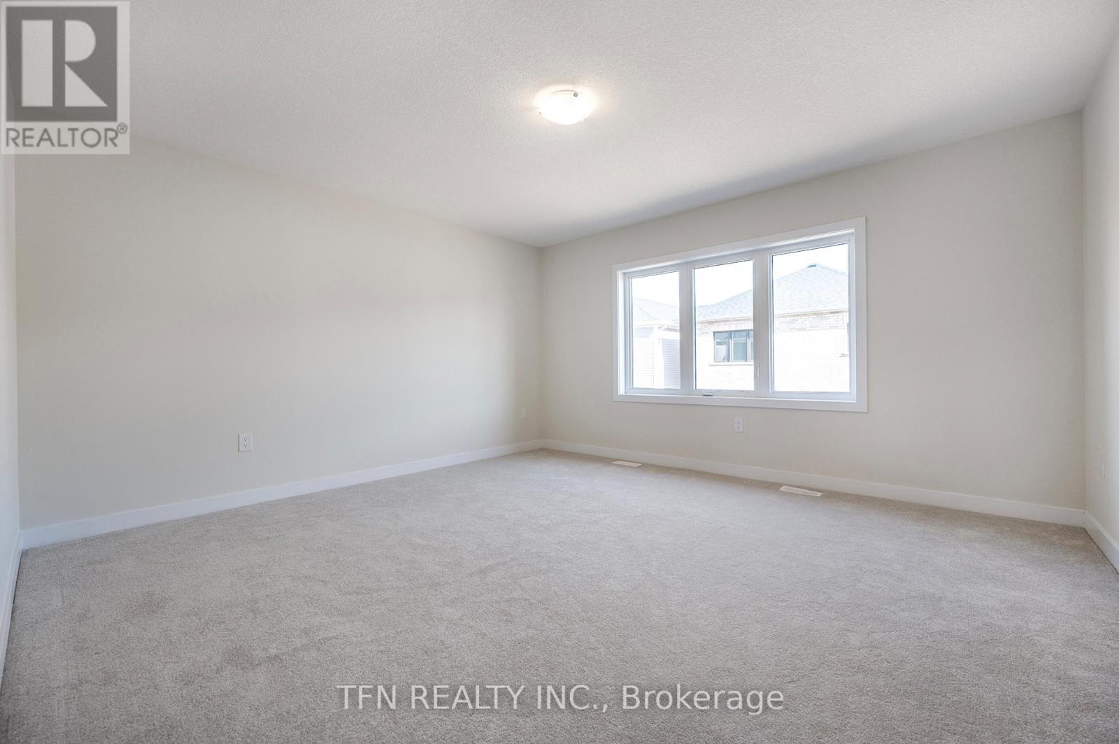 Photo 43 of 71 Wintergreen Crescent, Haldimand ON