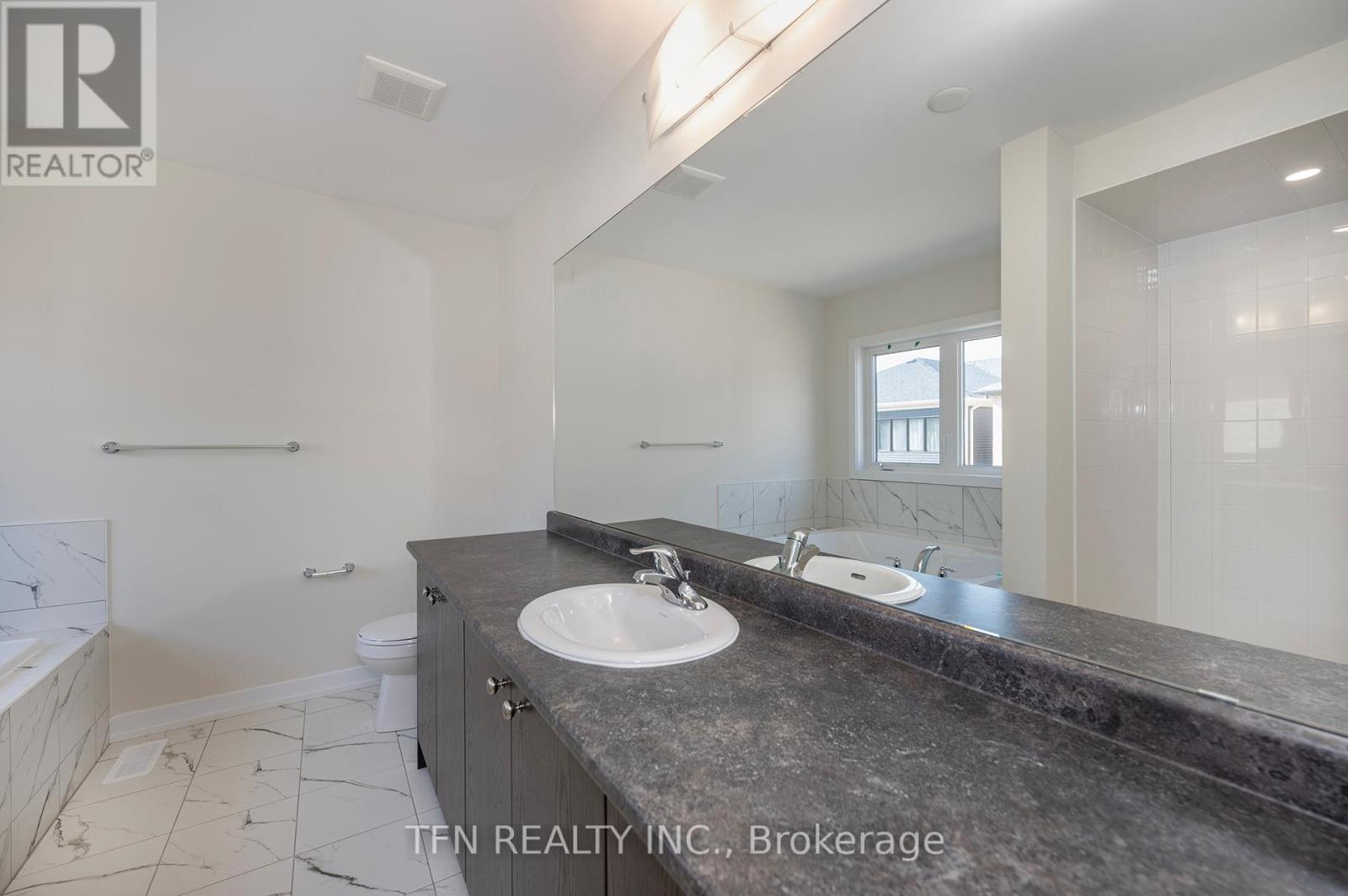 Photo 6 of 71 Wintergreen Crescent, Haldimand ON