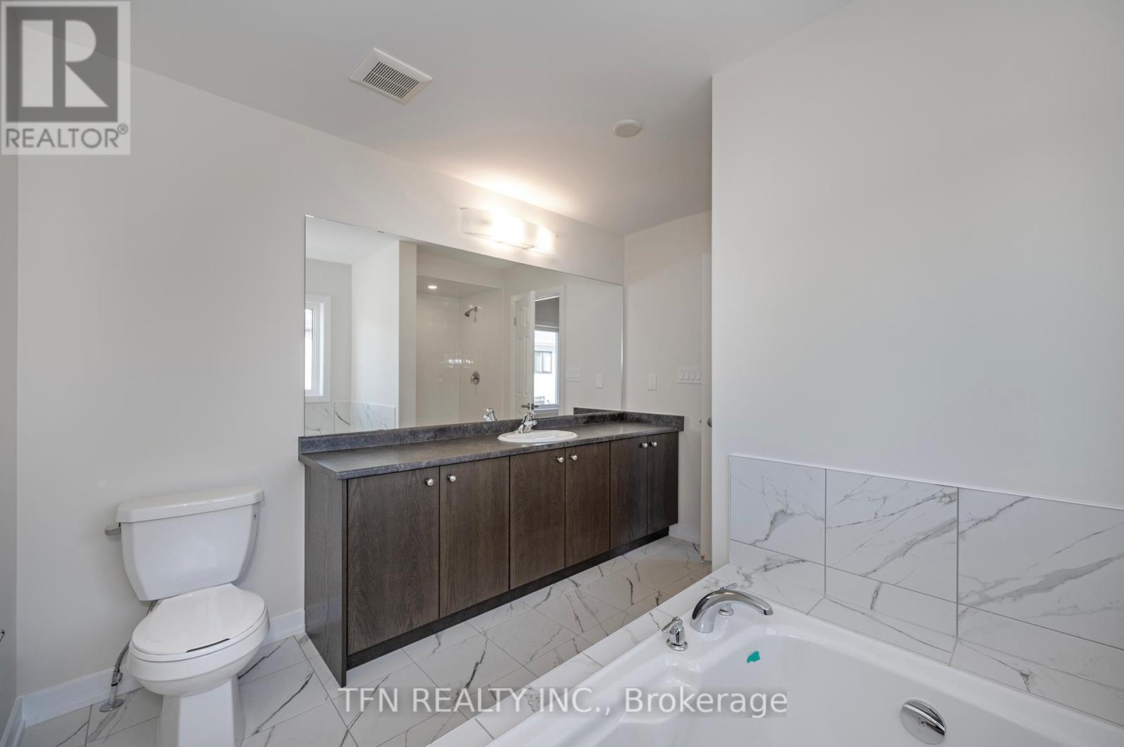 Photo 44 of 71 Wintergreen Crescent, Haldimand ON