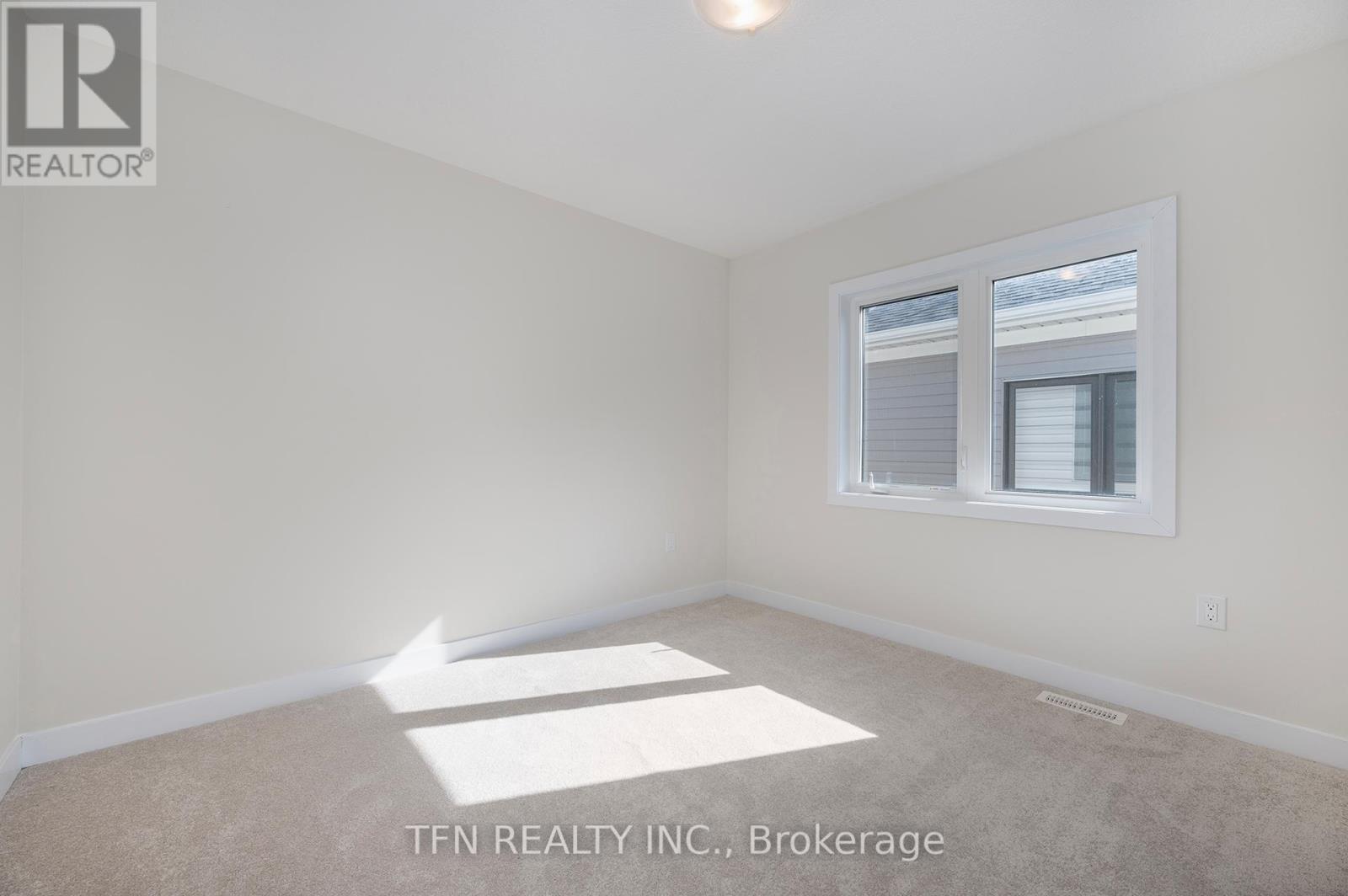 Photo 5 of 71 Wintergreen Crescent, Haldimand ON