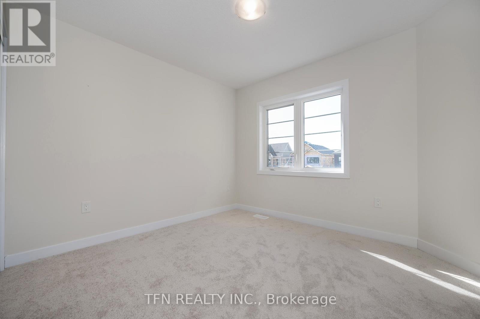 Photo 9 of 71 Wintergreen Crescent, Haldimand ON