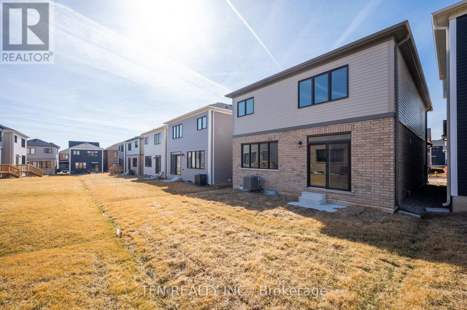 Photo 13 of 71 Wintergreen Crescent, Haldimand ON