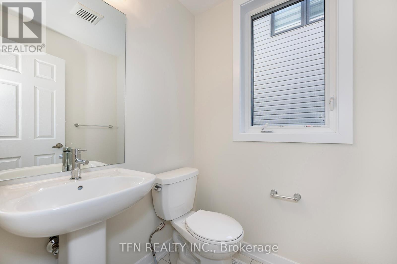 Photo 30 of 71 Wintergreen Crescent, Haldimand ON