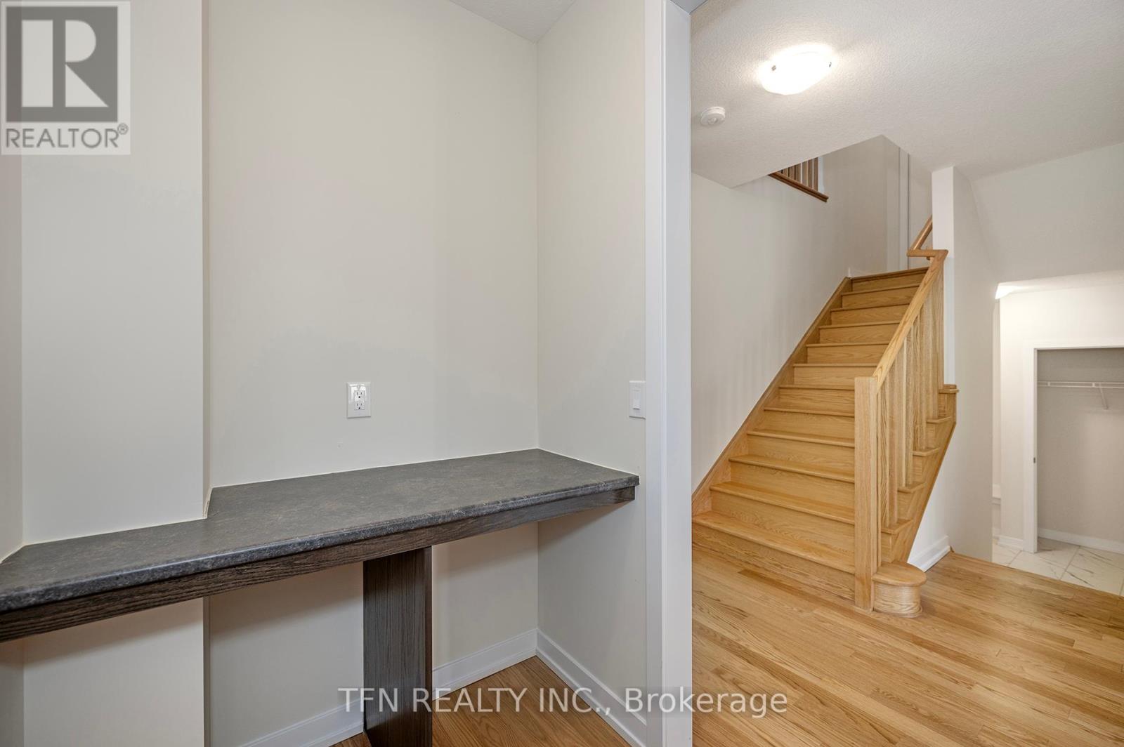Photo 20 of 71 Wintergreen Crescent, Haldimand ON