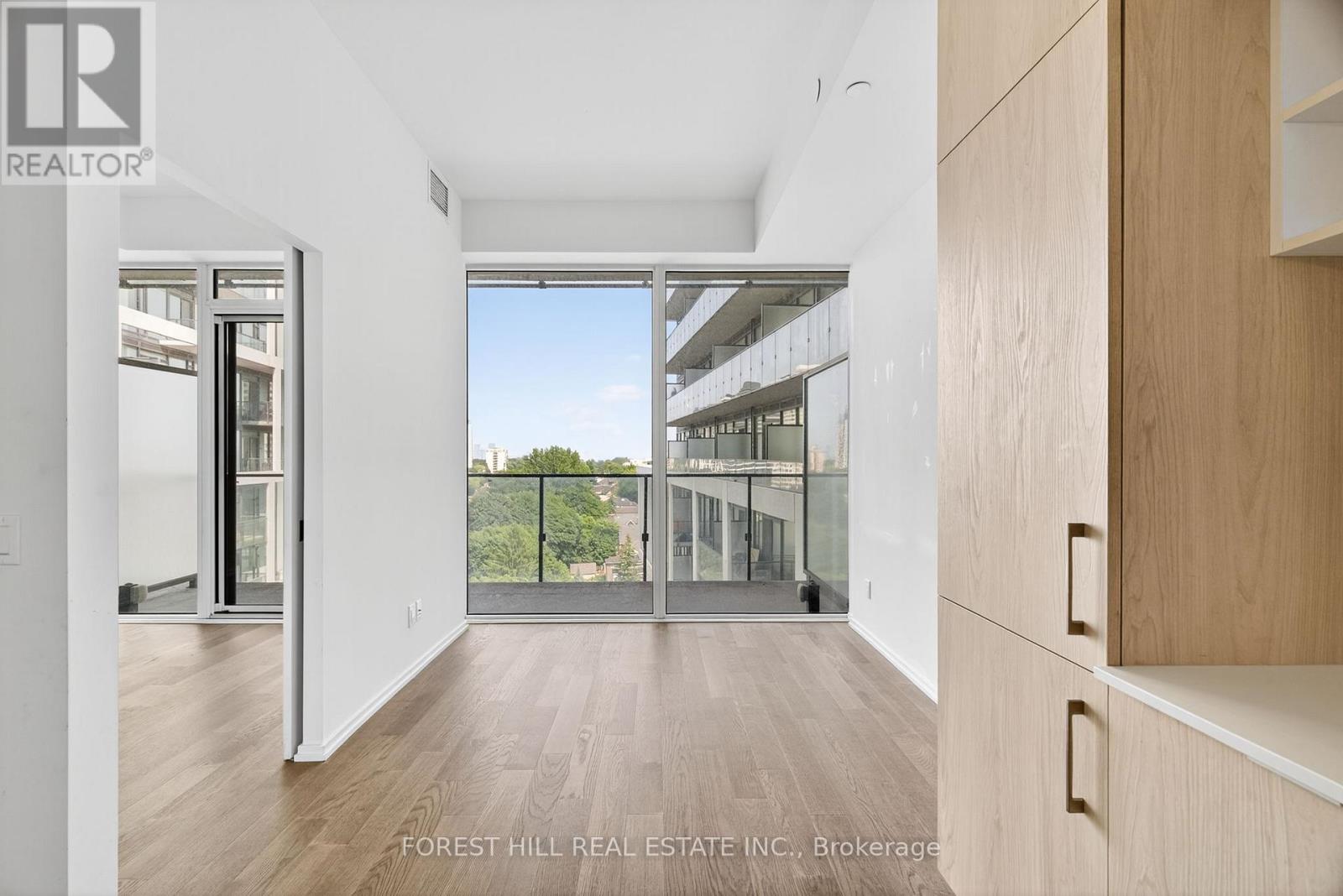 Photo 4 of 1241 8 Hillsdale Avenue E, Toronto ON