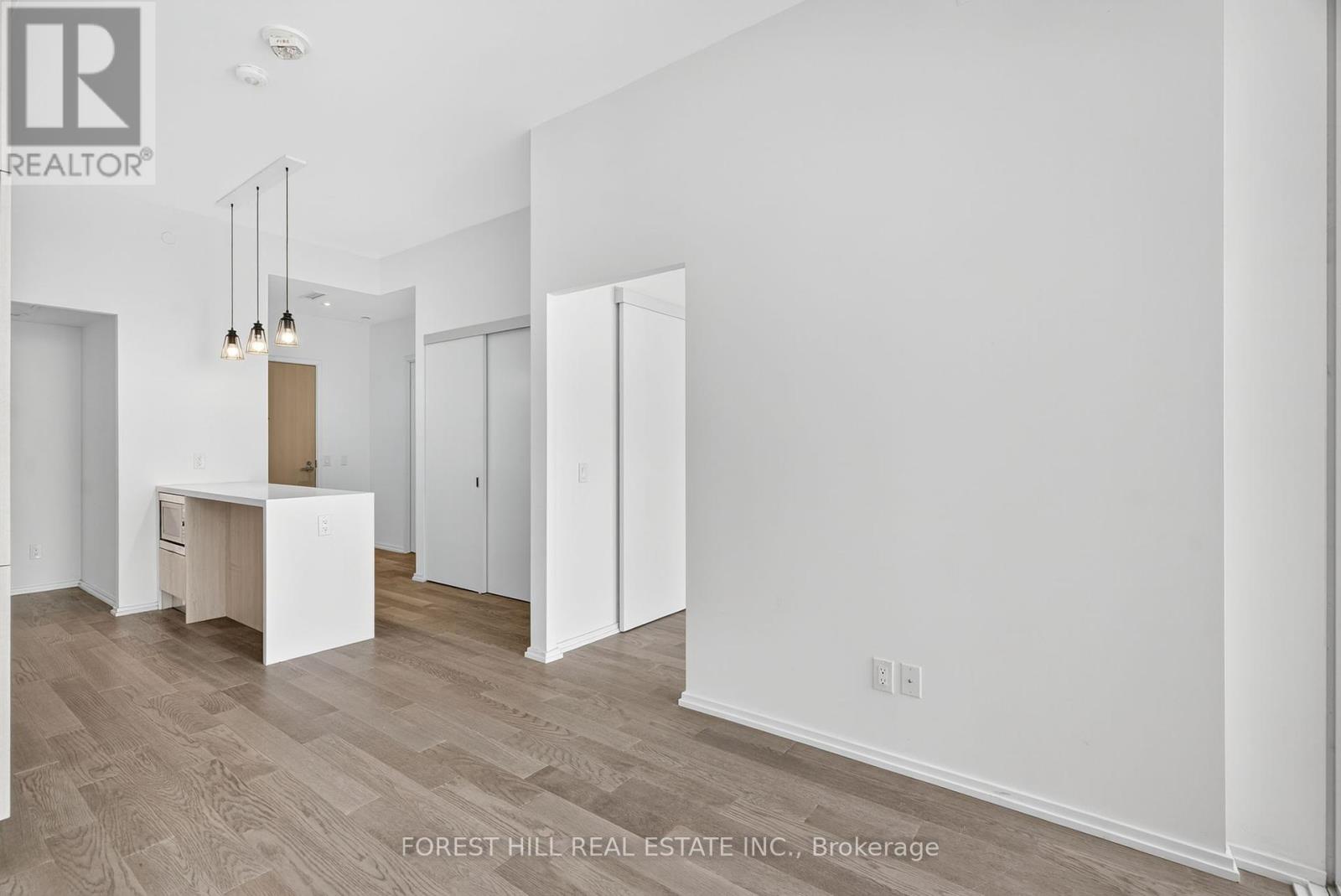 Photo 2 of 1241 8 Hillsdale Avenue E, Toronto ON