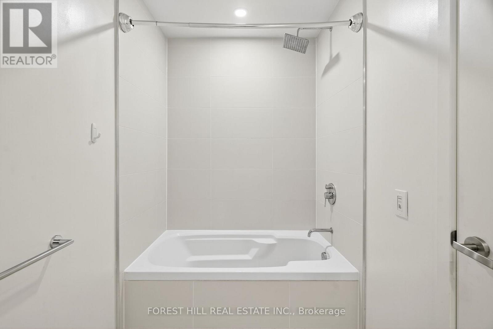 Photo 5 of 1241 8 Hillsdale Avenue E, Toronto ON