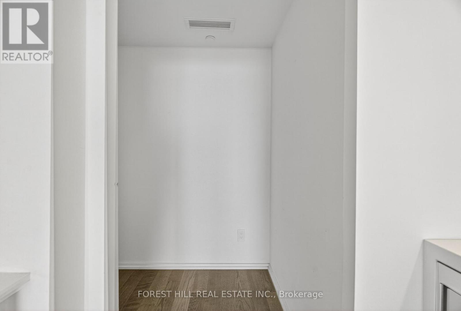 Photo 6 of 1241 8 Hillsdale Avenue E, Toronto ON
