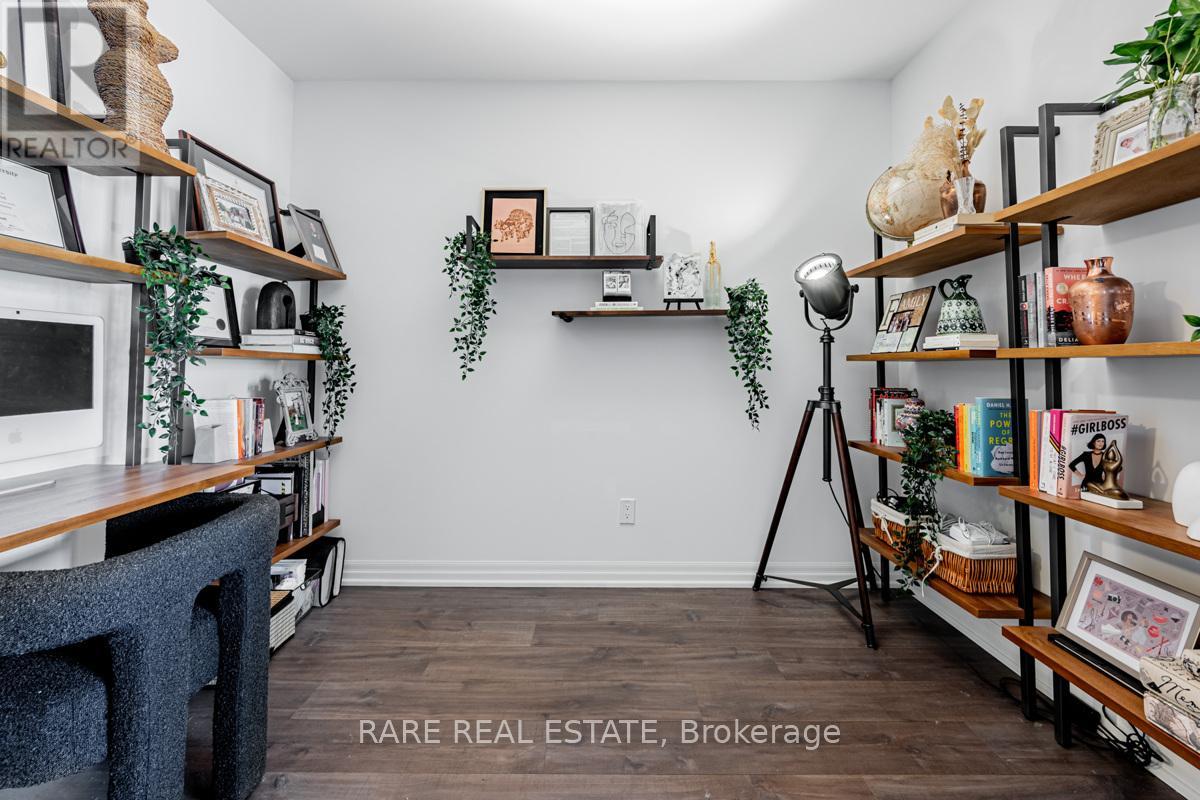 Photo 2 of 2304 88 Blue Jays Way, Toronto ON