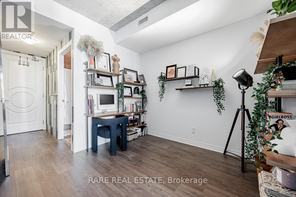 Photo 3 of 2304 88 Blue Jays Way, Toronto ON