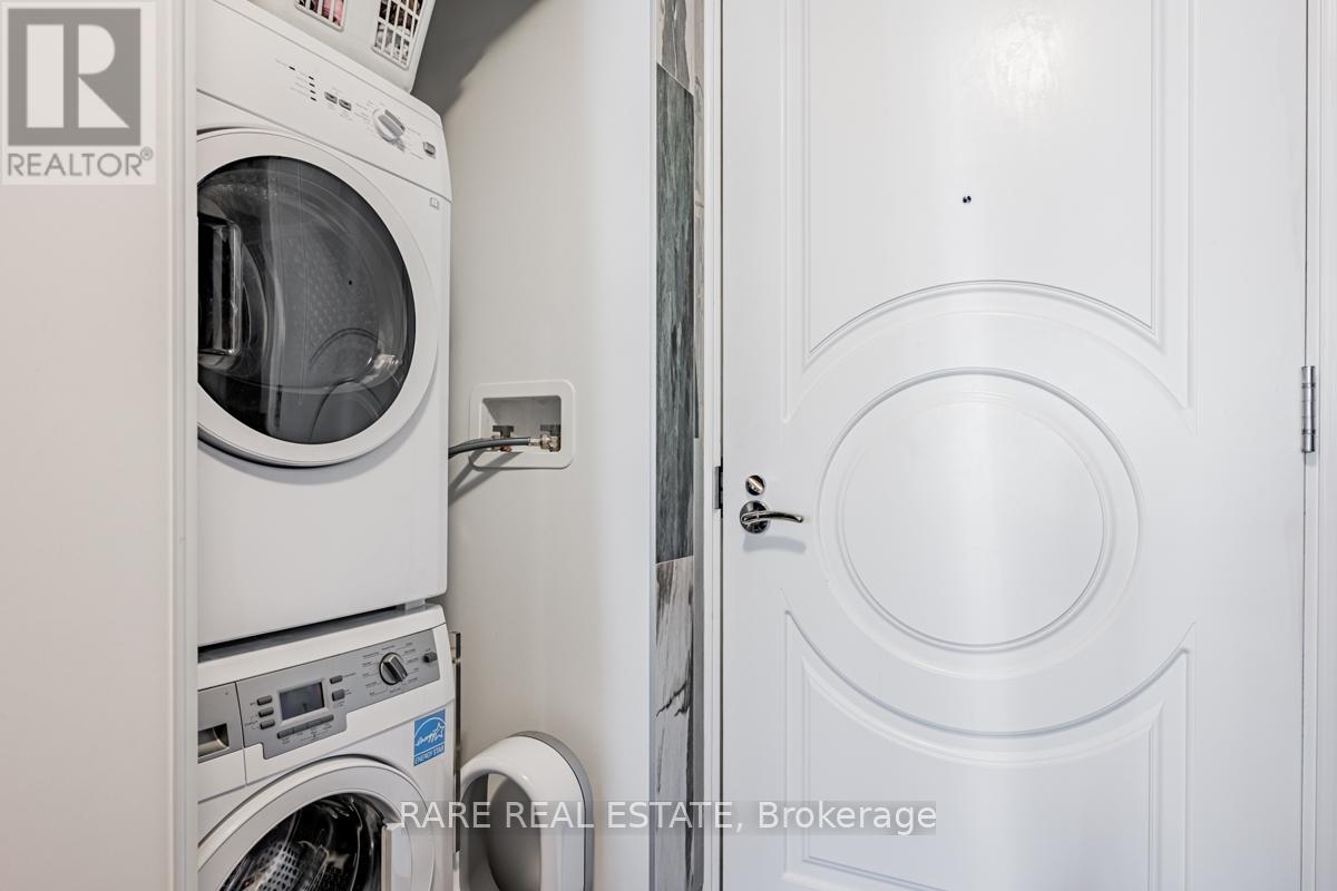 Photo 9 of 2304 88 Blue Jays Way, Toronto ON