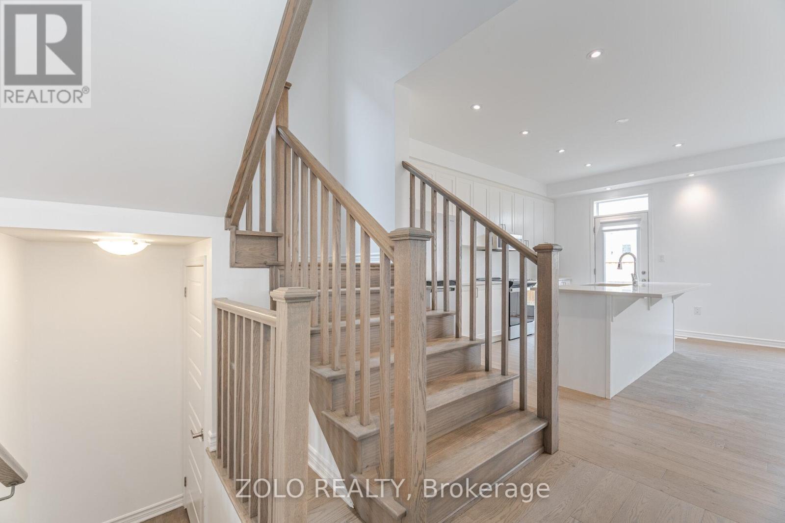 Photo 4 of 1402 Stillmeadow Lane, Pickering ON
