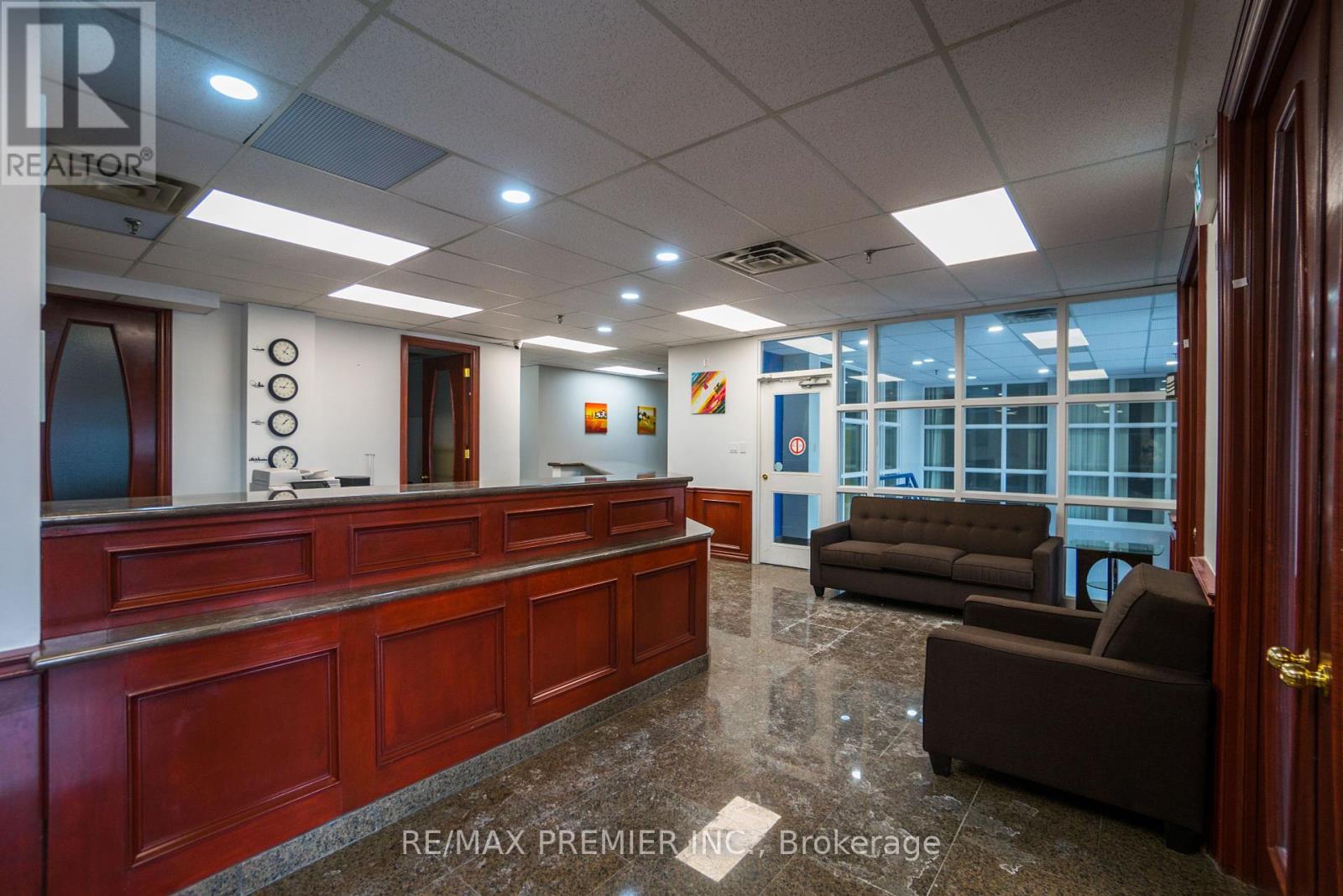 Photo 4 of 2027 1225 Kennedy Road, Toronto ON