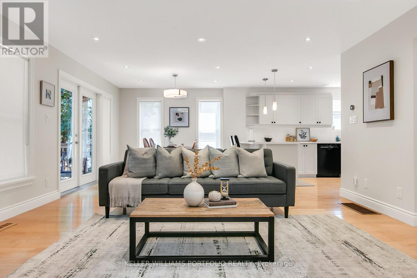 Photo 10 of 85 Ashbourne Drive, Toronto ON