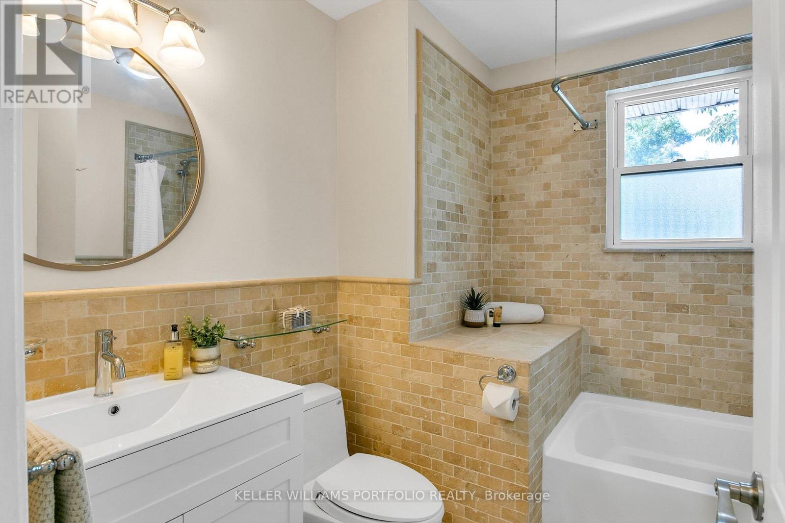 Photo 35 of 85 Ashbourne Drive, Toronto ON
